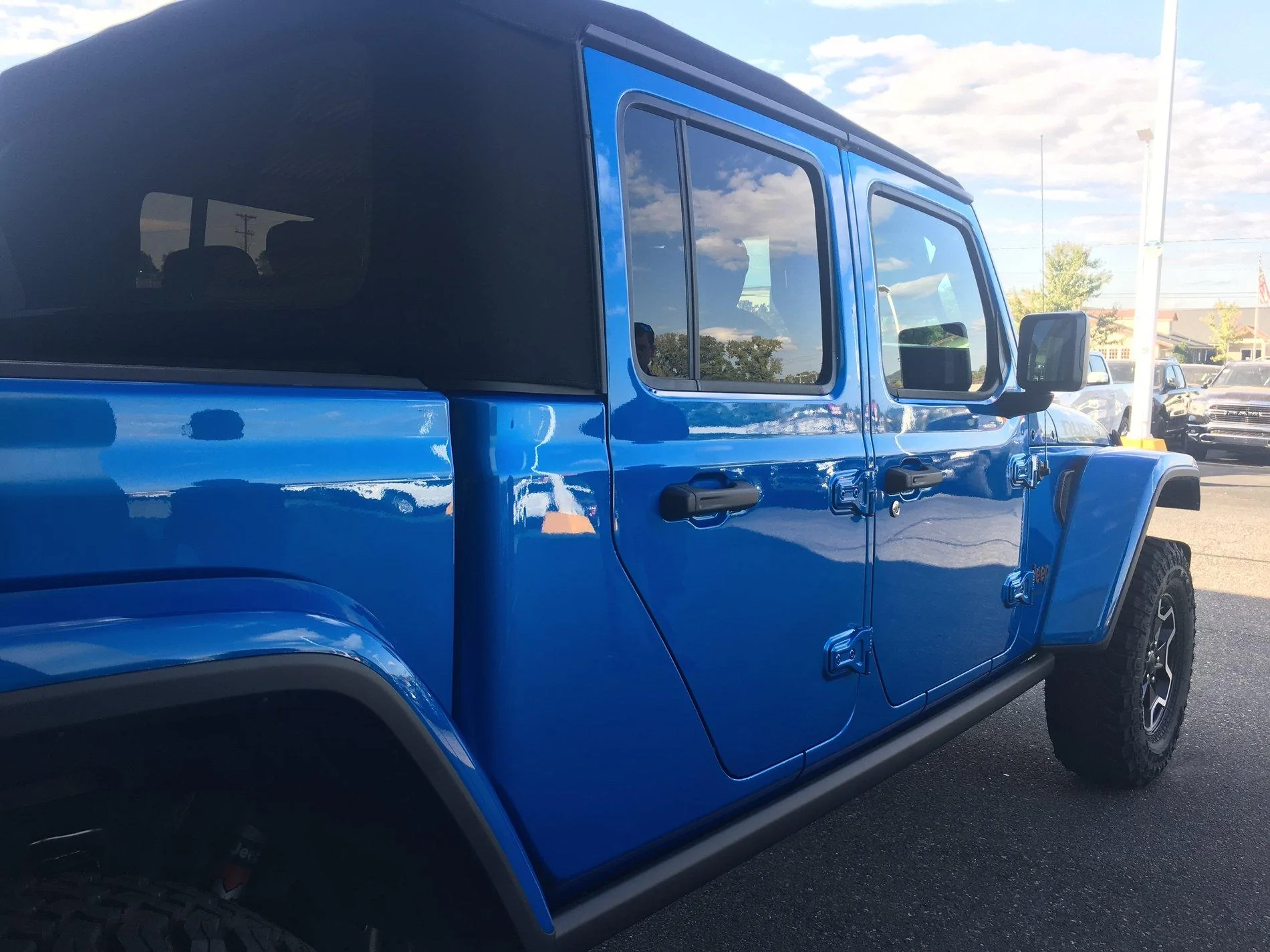 Jeep Gladiator HYDRO BLUE PEARL Gladiator JT Club 0AE74BF3-D815-4368-BD5B-7DB017F8F533