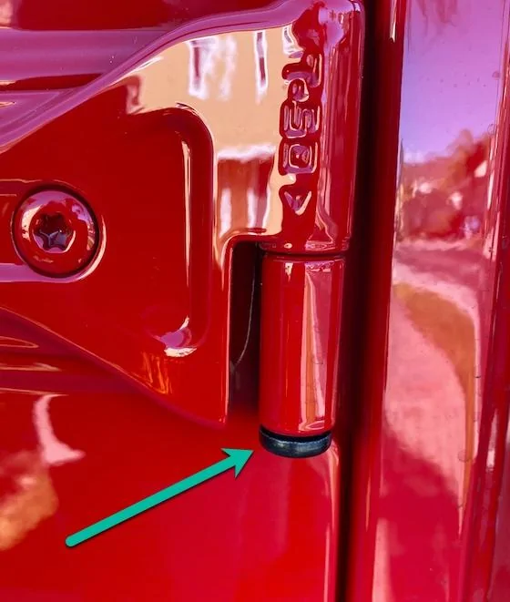 Jeep Gladiator Door Hinge Bolt - ON or OFF? 2019-10-13_16-26-23