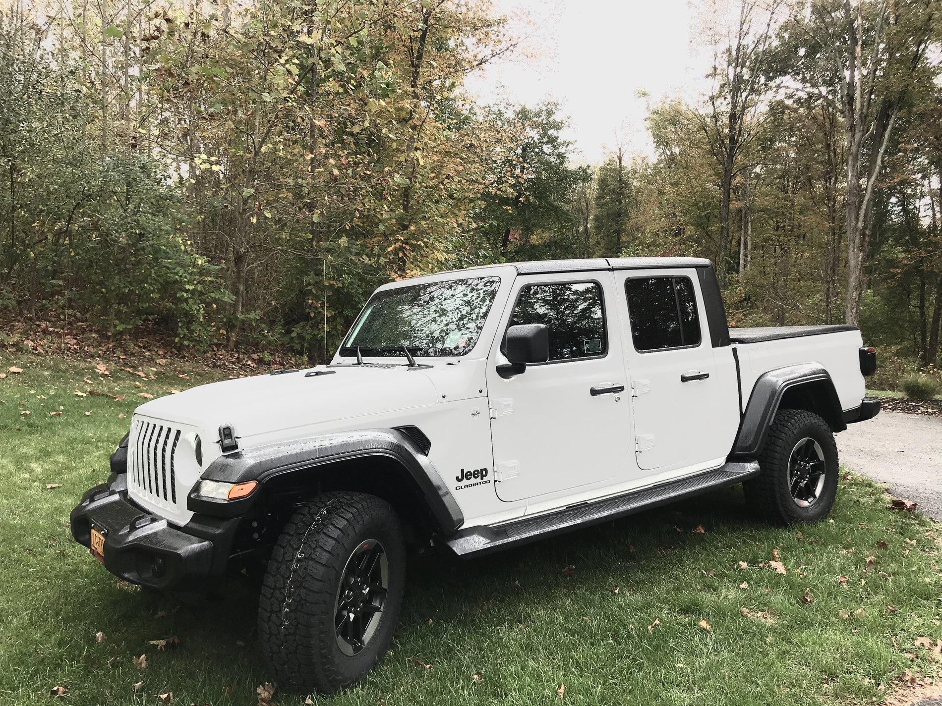 Jeep Gladiator BRIGHT WHITE Gladiator JT Club BD3A580F-17F3-4E31-A1AA-77426BDCD6C9