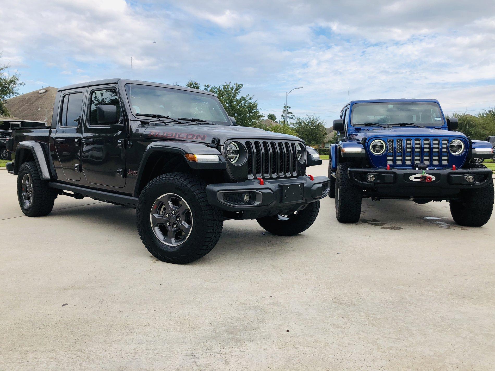 Jeep Gladiator GRANITE CRYSTAL JT Gladiator Club C4D7A75F-4DB5-4BE3-A06E-E28D9ABD0C4C