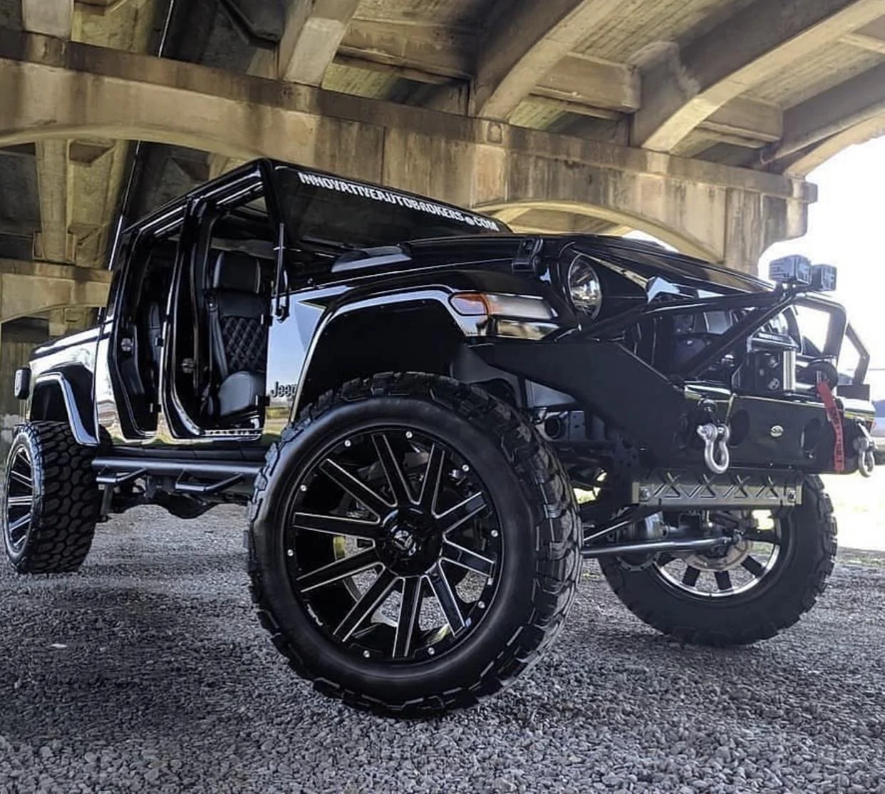 Jeep Gladiator BLACK Gladiator JT Club 6C84C6D1-8AA2-498C-86BE-A76DDDB1B84F