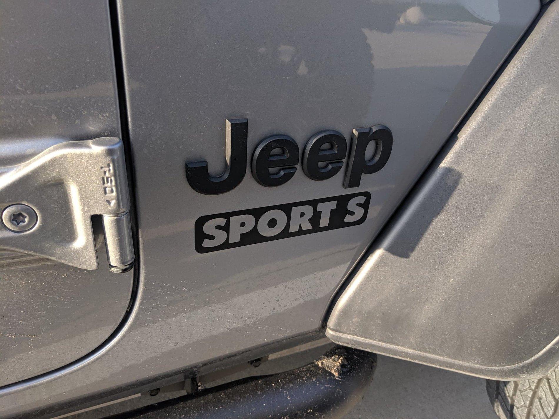 Jeep Gladiator Anyone thought about removing the tailgate sport decal? 69168872_461830357994653_5549135224316624896_n