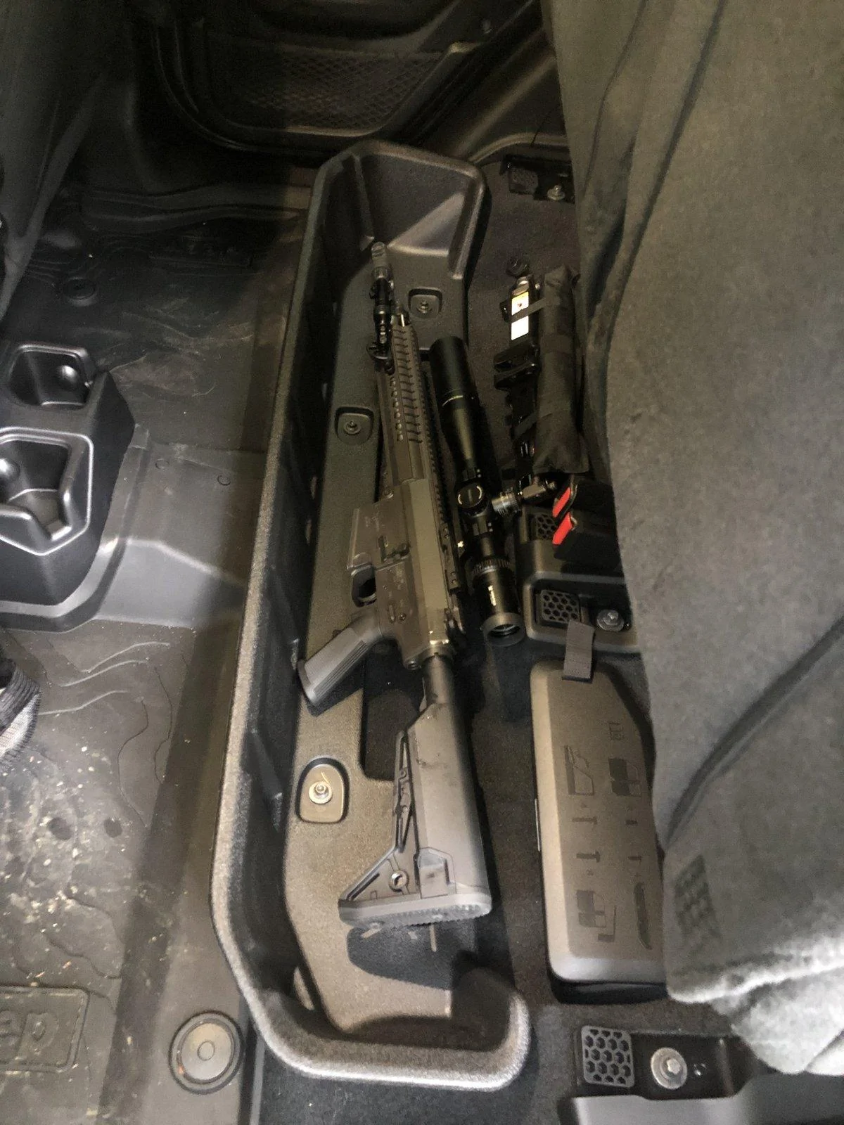 Jeep Gladiator Anybody hoping for a shotgun/rifle storage 3F058ACE-6CDF-4C8D-B7E1-12ACF6D00089