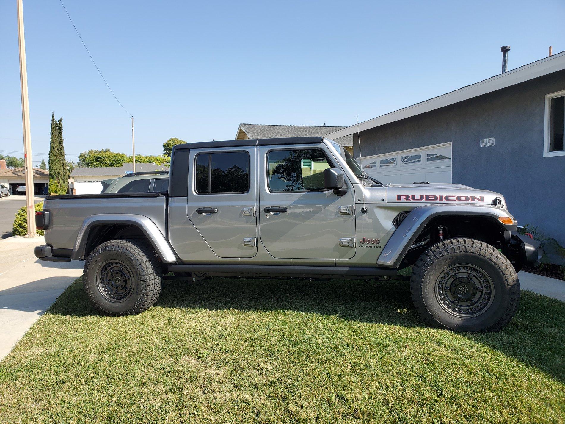 Jeep Gladiator BILLET SILVER Gladiator JT Club 20191014_143738