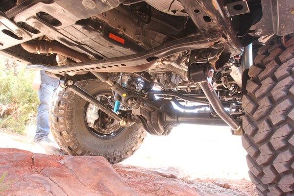 Jeep Gladiator Not my build: "Overland Gladiator Crawling on 40's & Camping in Style" 09-2020-overland-gladiator-front-susp1