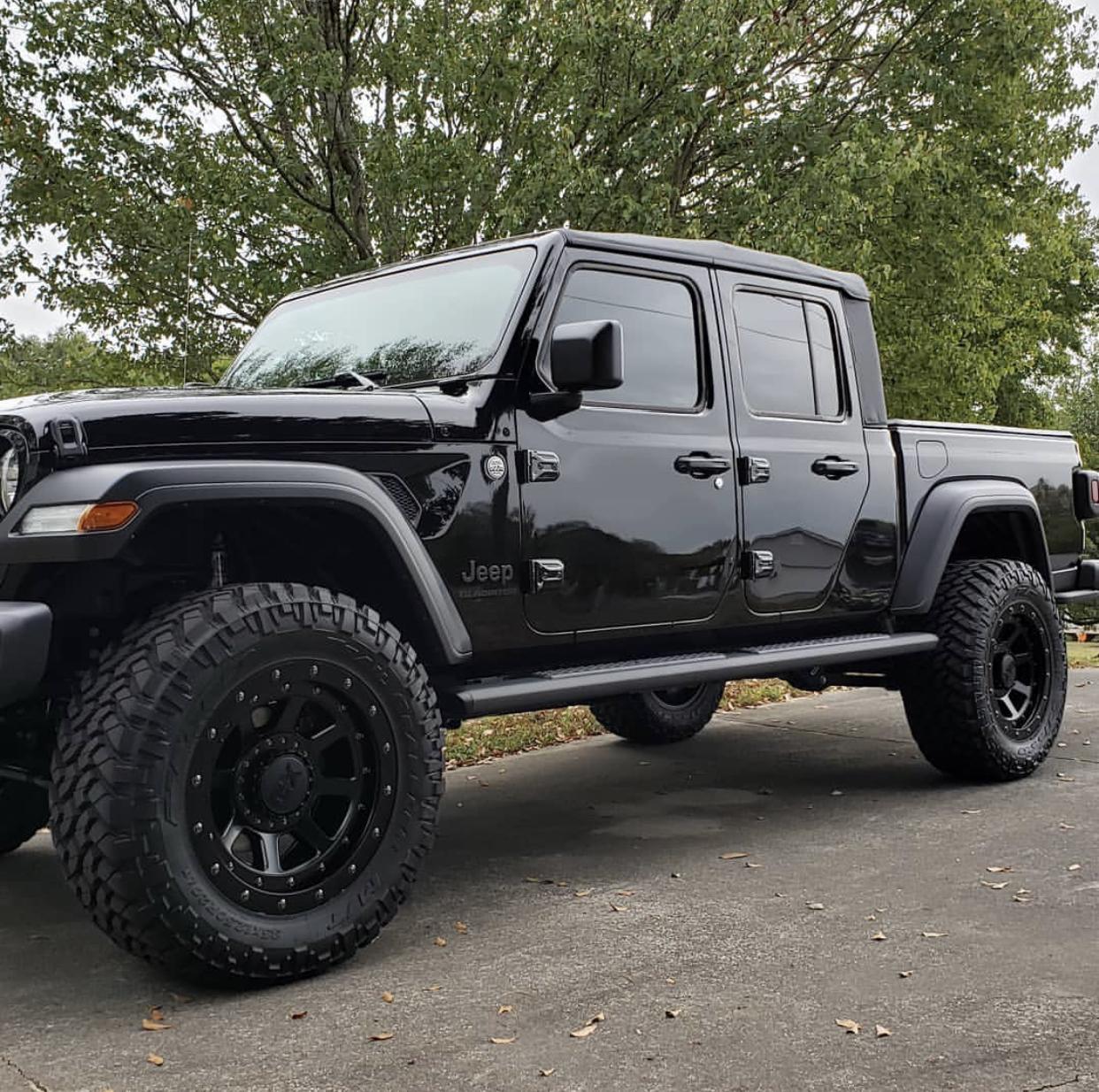 Jeep Gladiator BLACK Gladiator JT Club 2853A6EC-DD79-439F-8A36-49EC89D9D54F