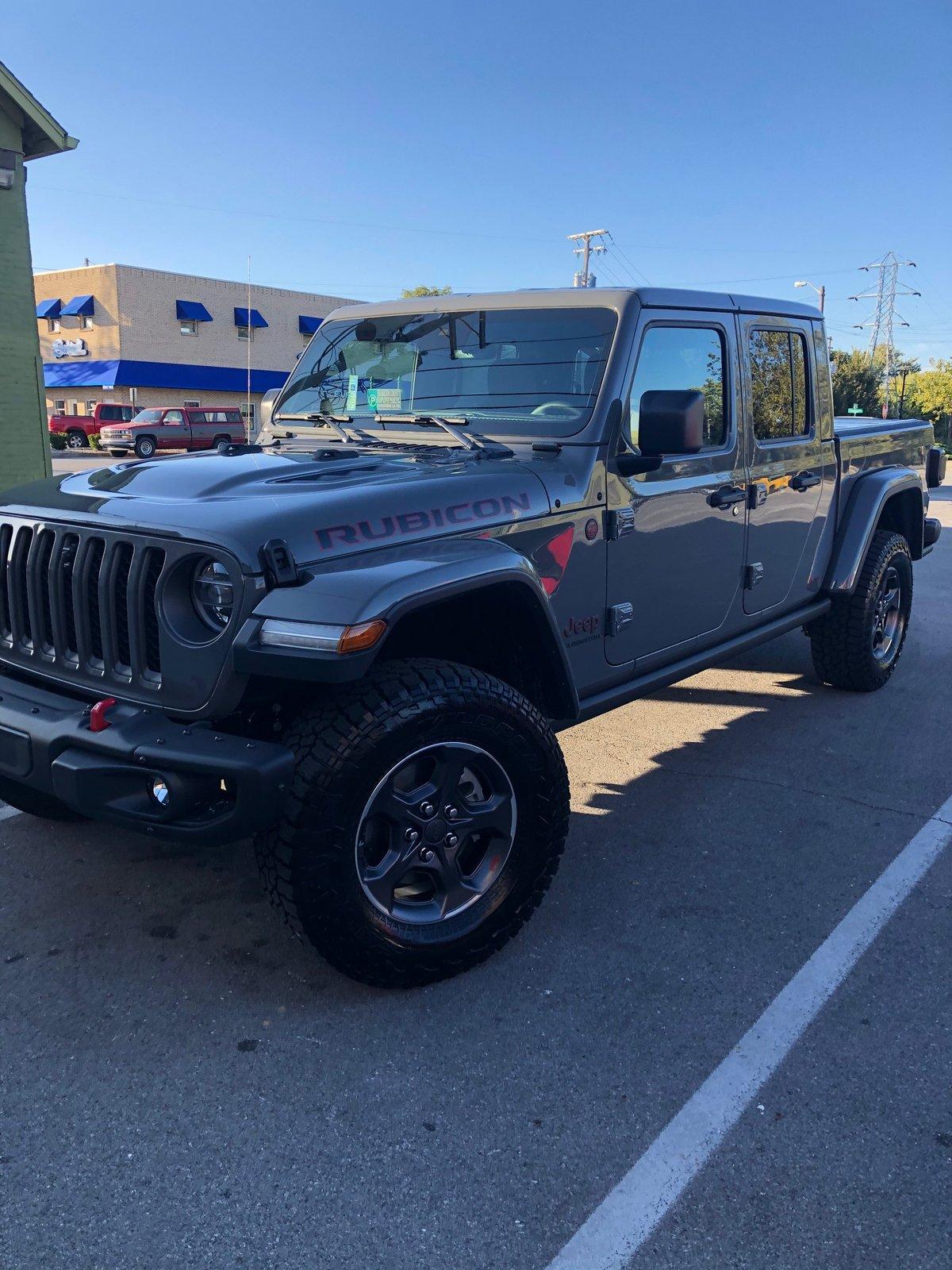 Jeep Gladiator Sting grey owners (future) check in IMG_7010