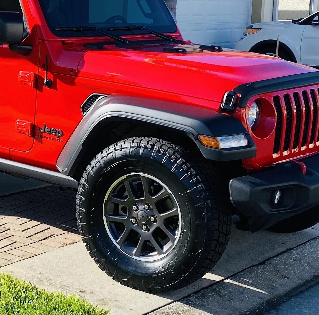 Jeep Gladiator bigger tires on unlifted Sport S IMG_9975 3