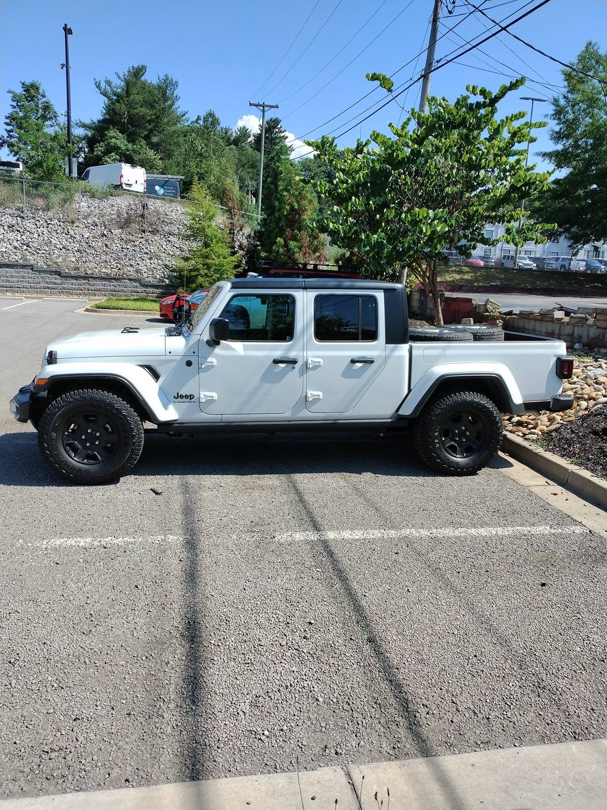 Jeep Gladiator No lift yet, 315/70r17 on Max Tow IMG_20240606_162345