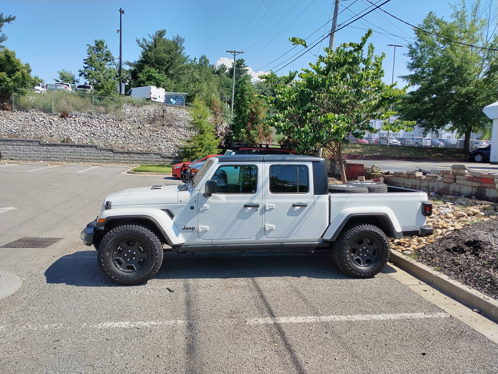 Jeep Gladiator No lift yet, 315/70r17 on Max Tow IMG_20240606_162352