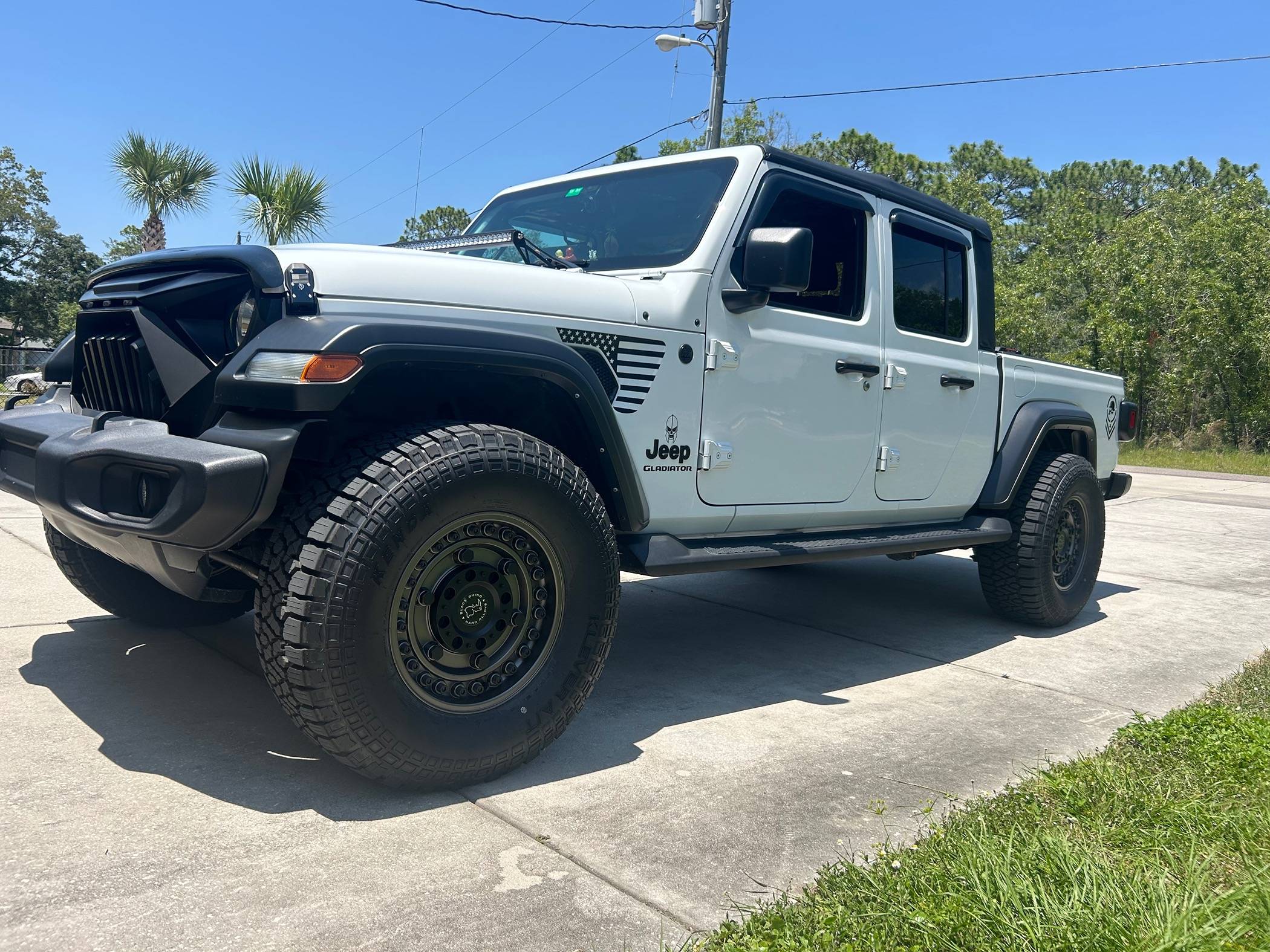 Jeep Gladiator No lift yet, 315/70r17 on Max Tow IMG_1680