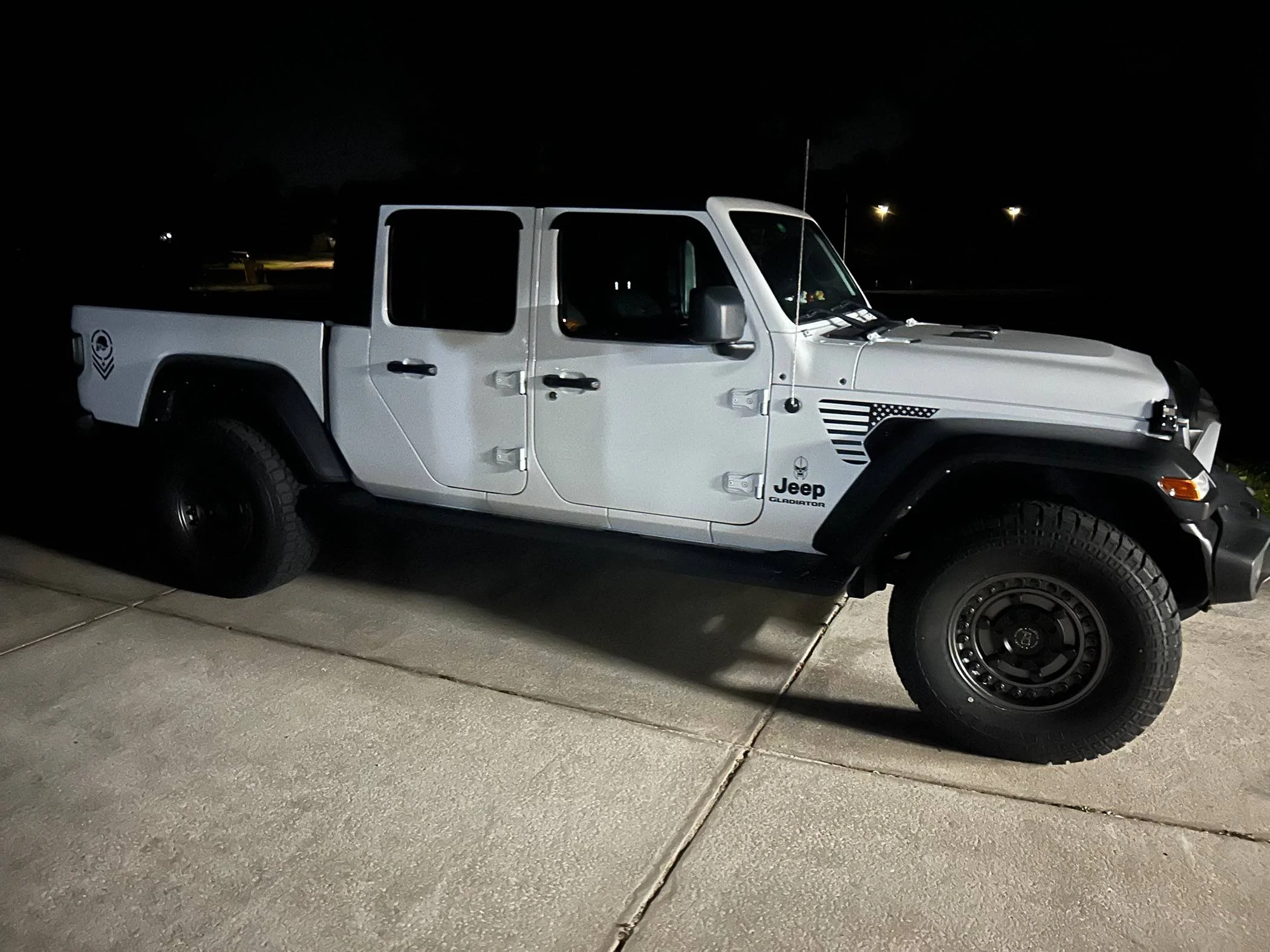 Jeep Gladiator No lift yet, 315/70r17 on Max Tow IMG_1605