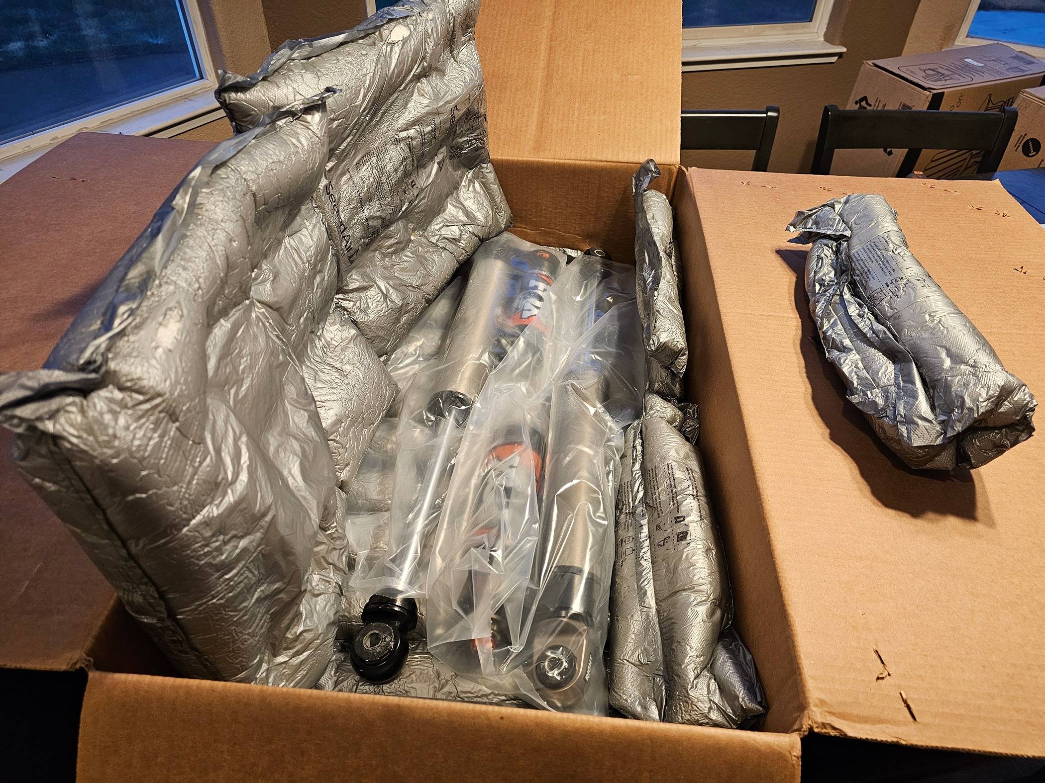 Jeep Gladiator ($1000 o.b.o) Fox 2.5 Series 2-3" Lift Rear Piggyback Reservoir Shocks 1000019883