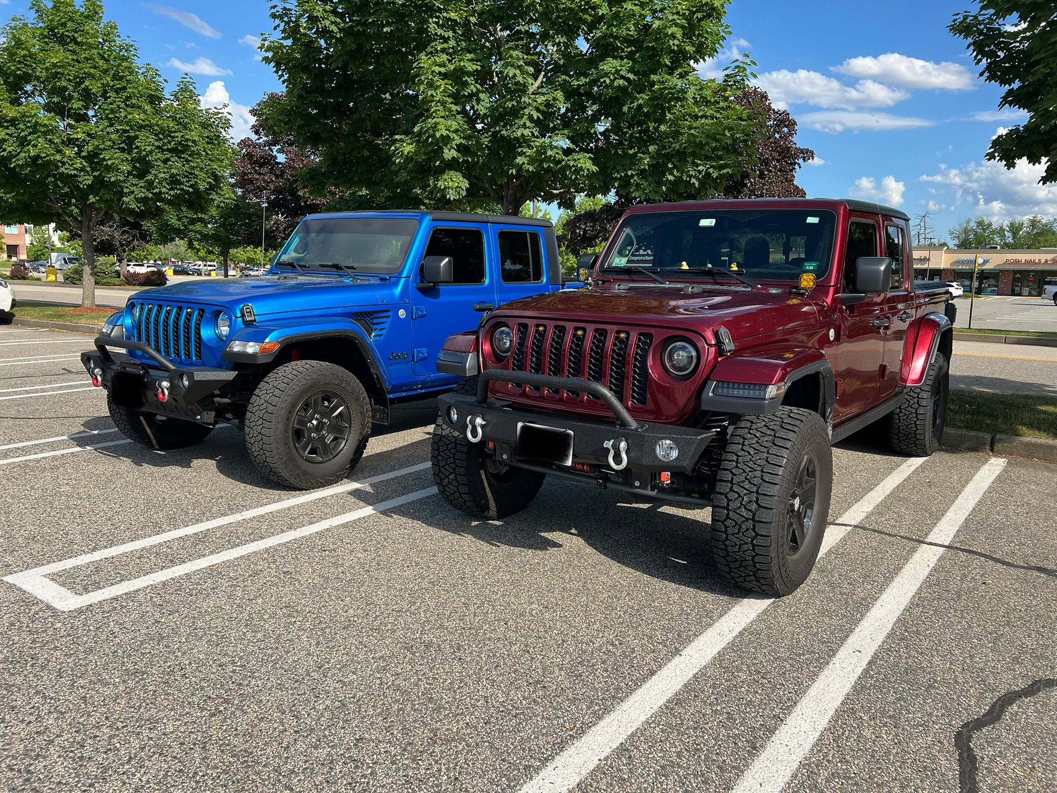 Jeep Gladiator Jeeps Parking Next To Jeeps IMG_1040