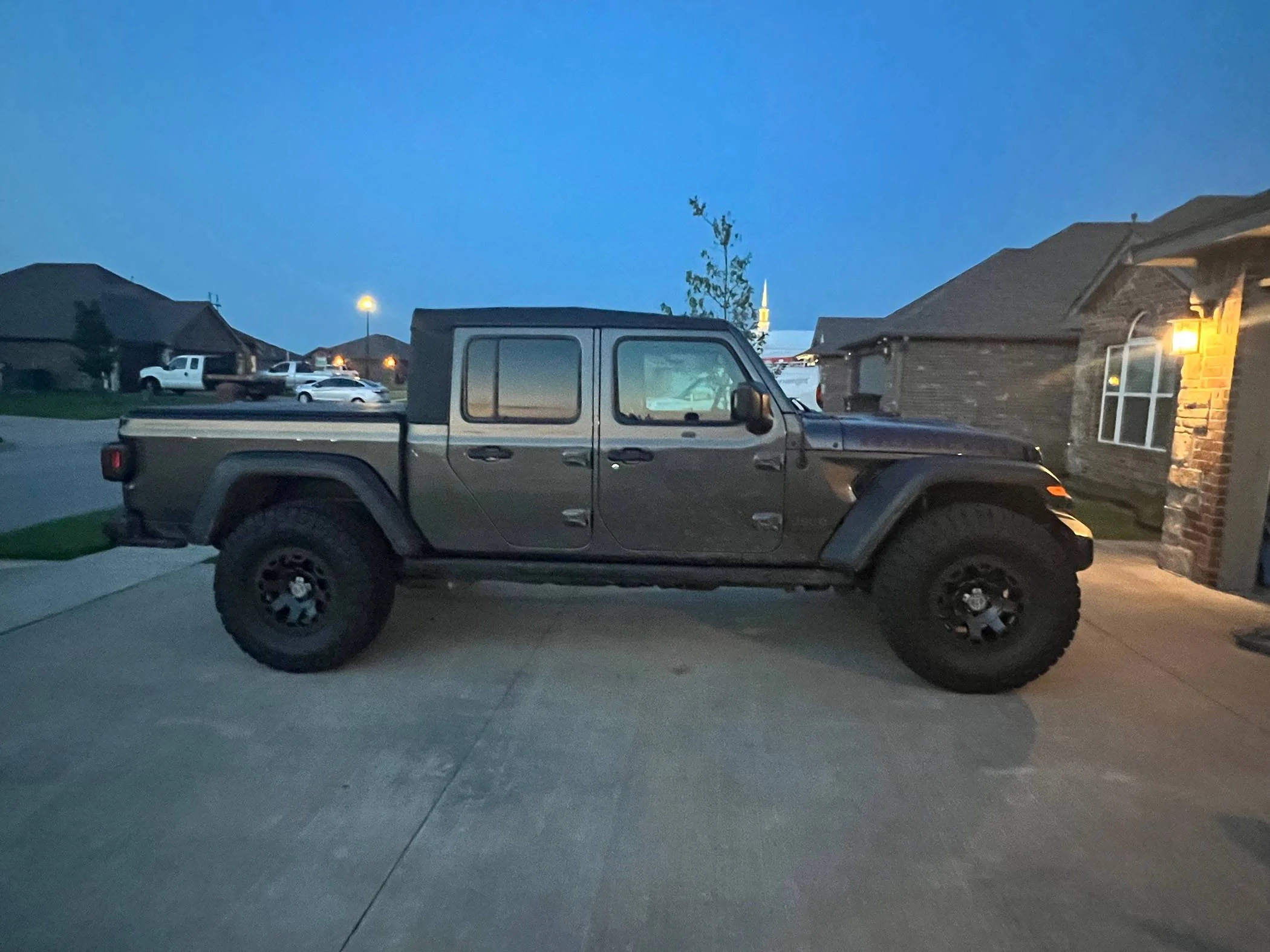 Jeep Gladiator 37’s with no lift! IMG_8050