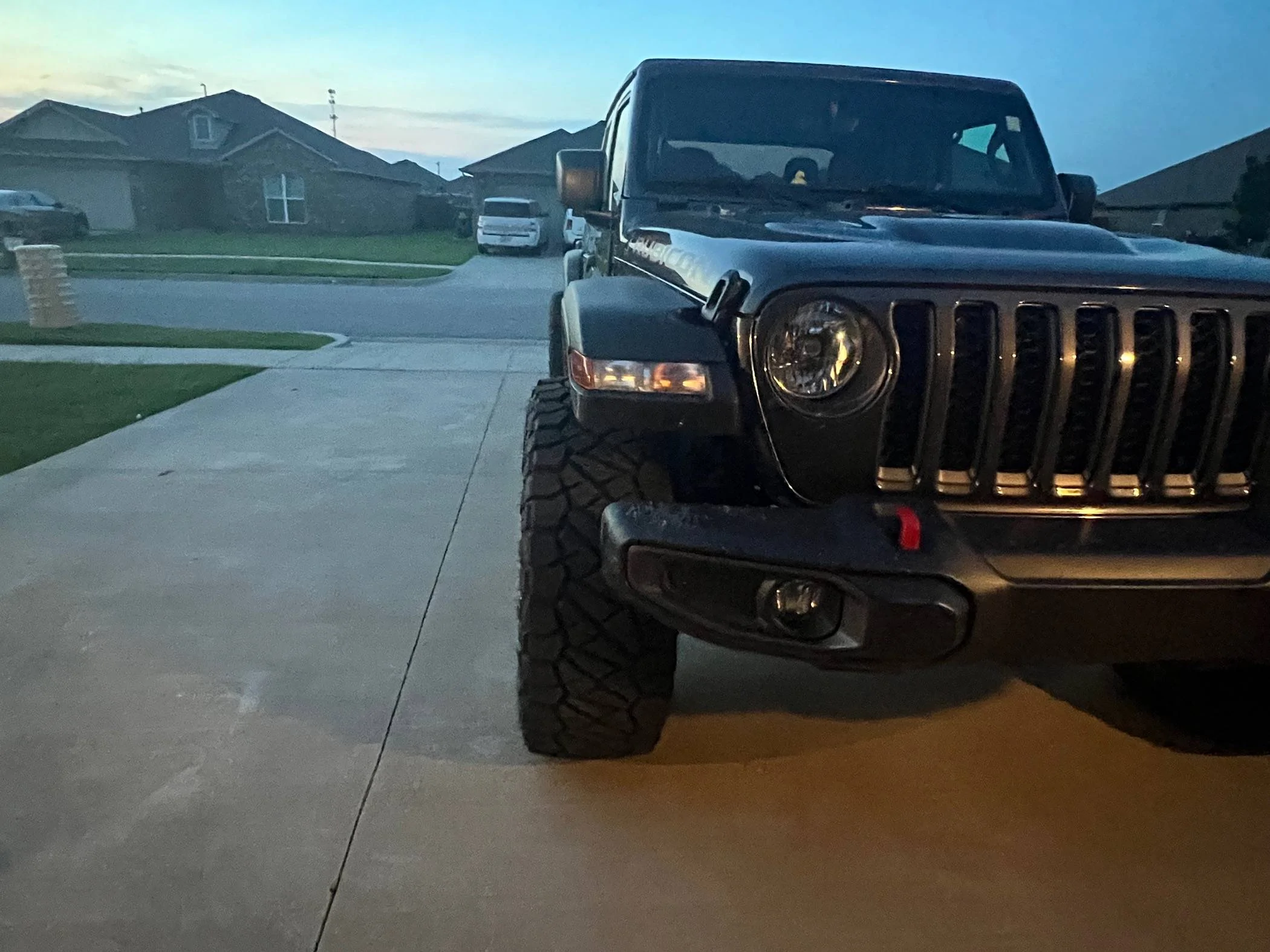 Jeep Gladiator 37’s with no lift! IMG_8048