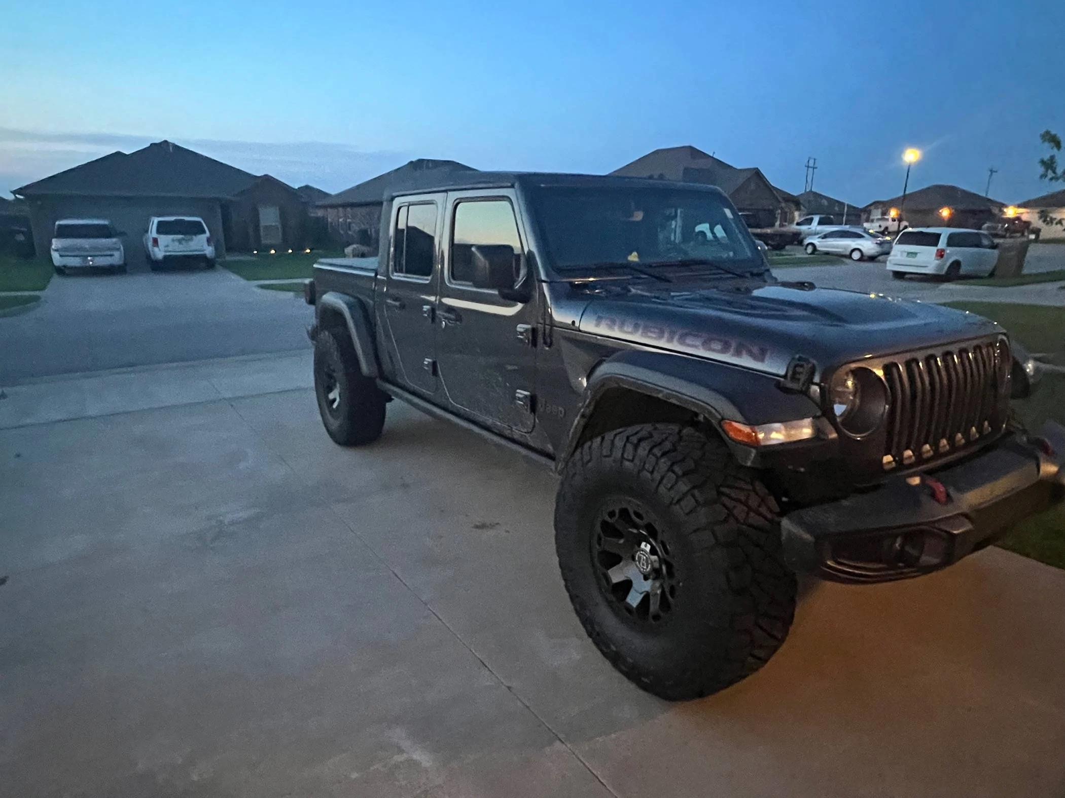 Jeep Gladiator 37’s with no lift! IMG_8049