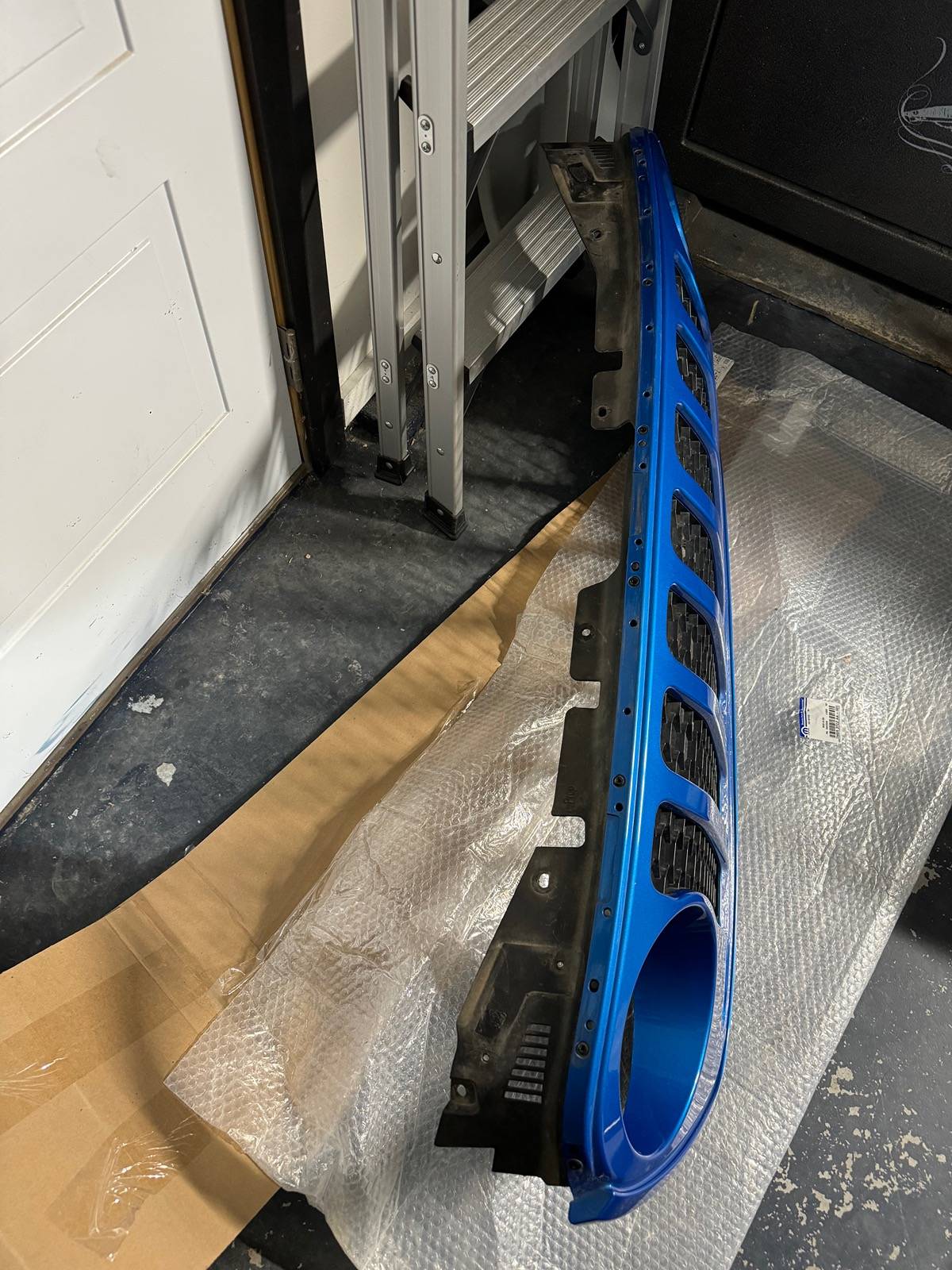 Jeep Gladiator 2021 Grille in Hydroblue IMG_2843
