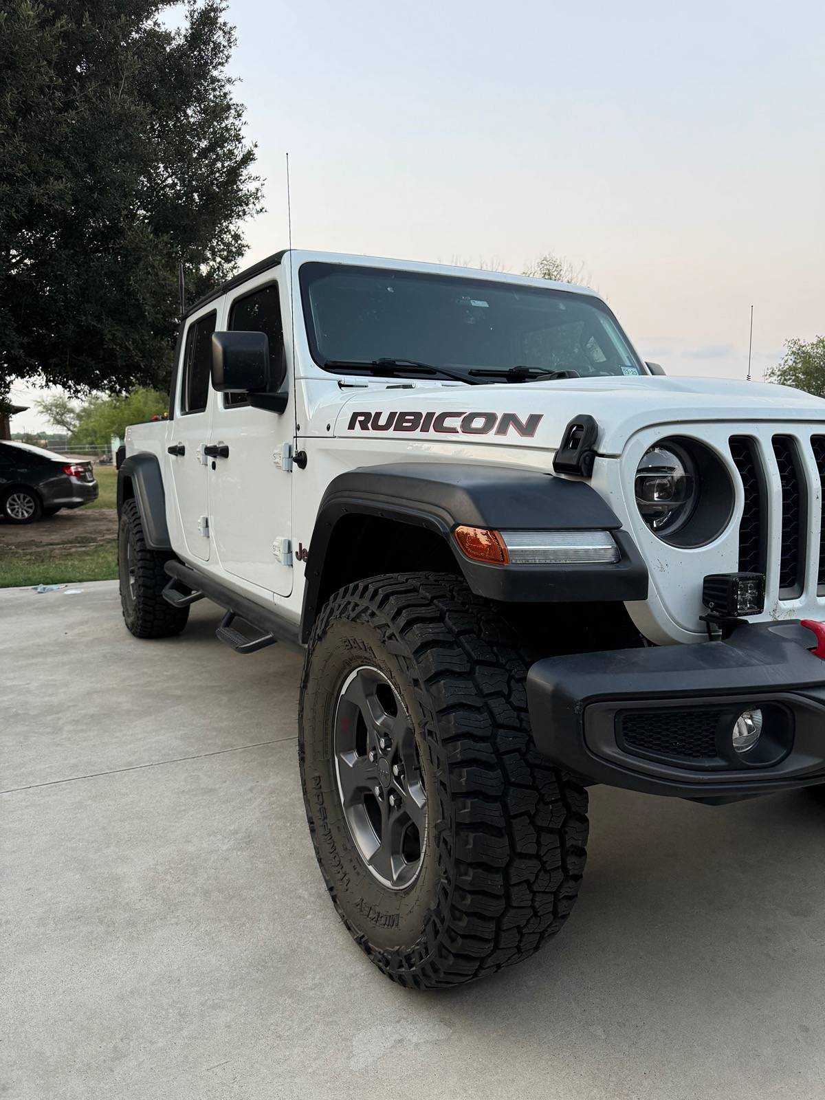Jeep Gladiator Non-rubicon fender flares on a rubicon? IMG_3857