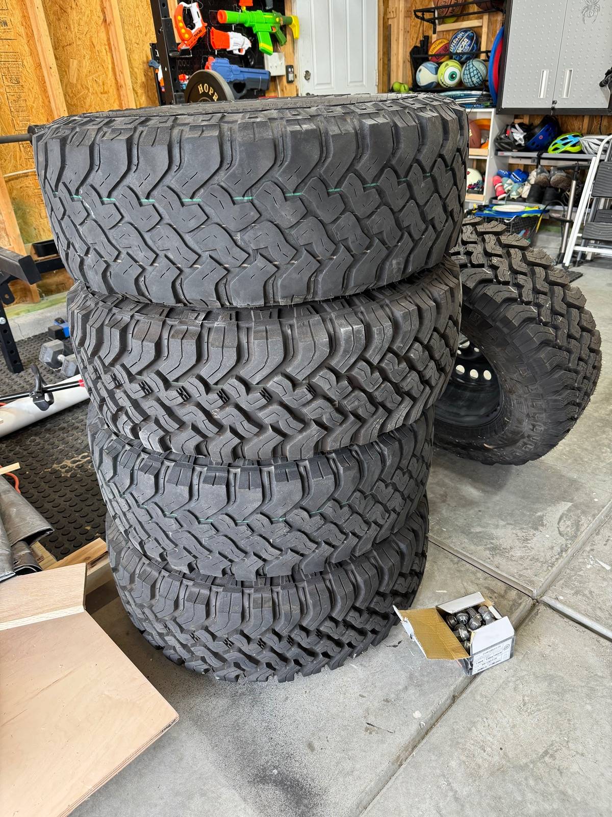 Jeep Gladiator 2021 Rubicon rims and tires IMG_2047