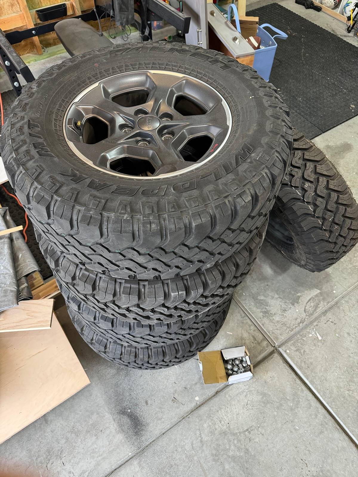 Jeep Gladiator 2021 Rubicon rims and tires IMG_2046