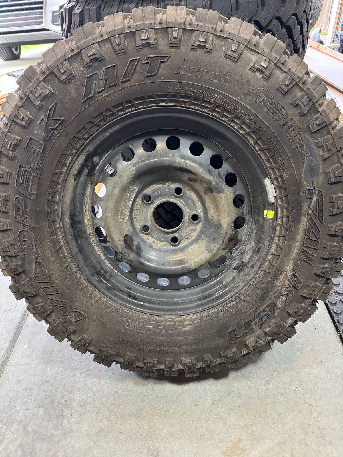 Jeep Gladiator 2021 Rubicon rims and tires IMG_2049