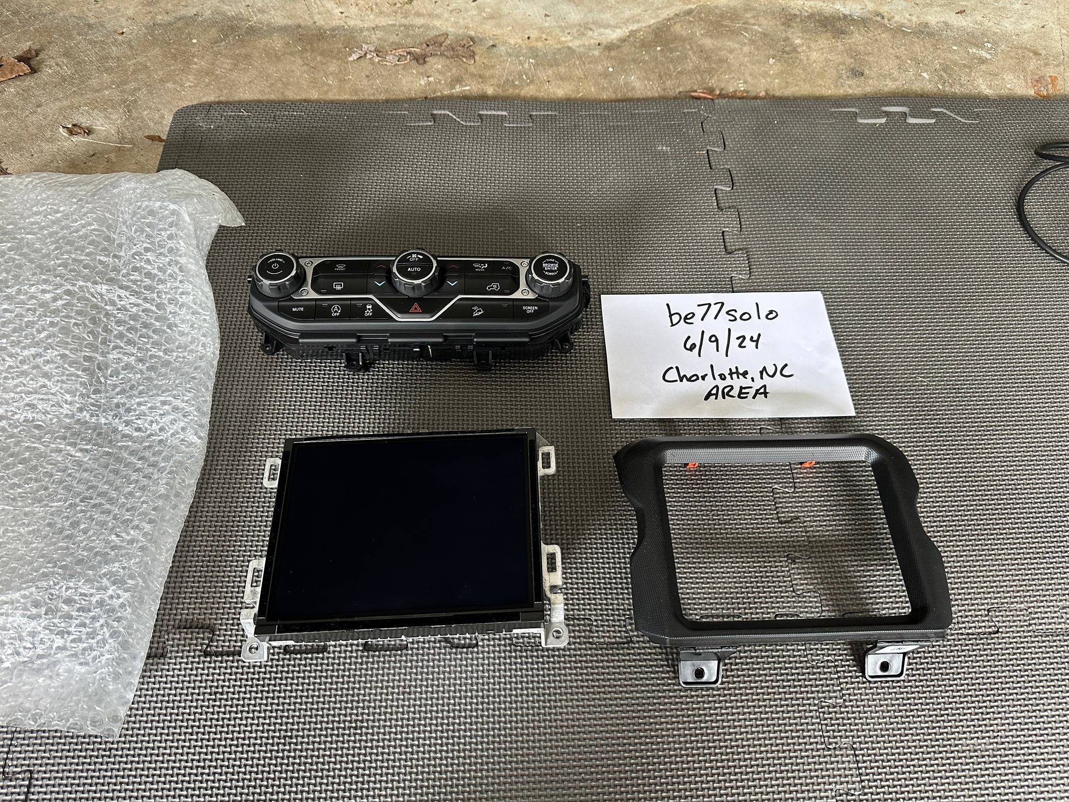 Jeep Gladiator 8.4" UConnect Radio Head Unit w/ Bezel 20240609_172907908_iOS