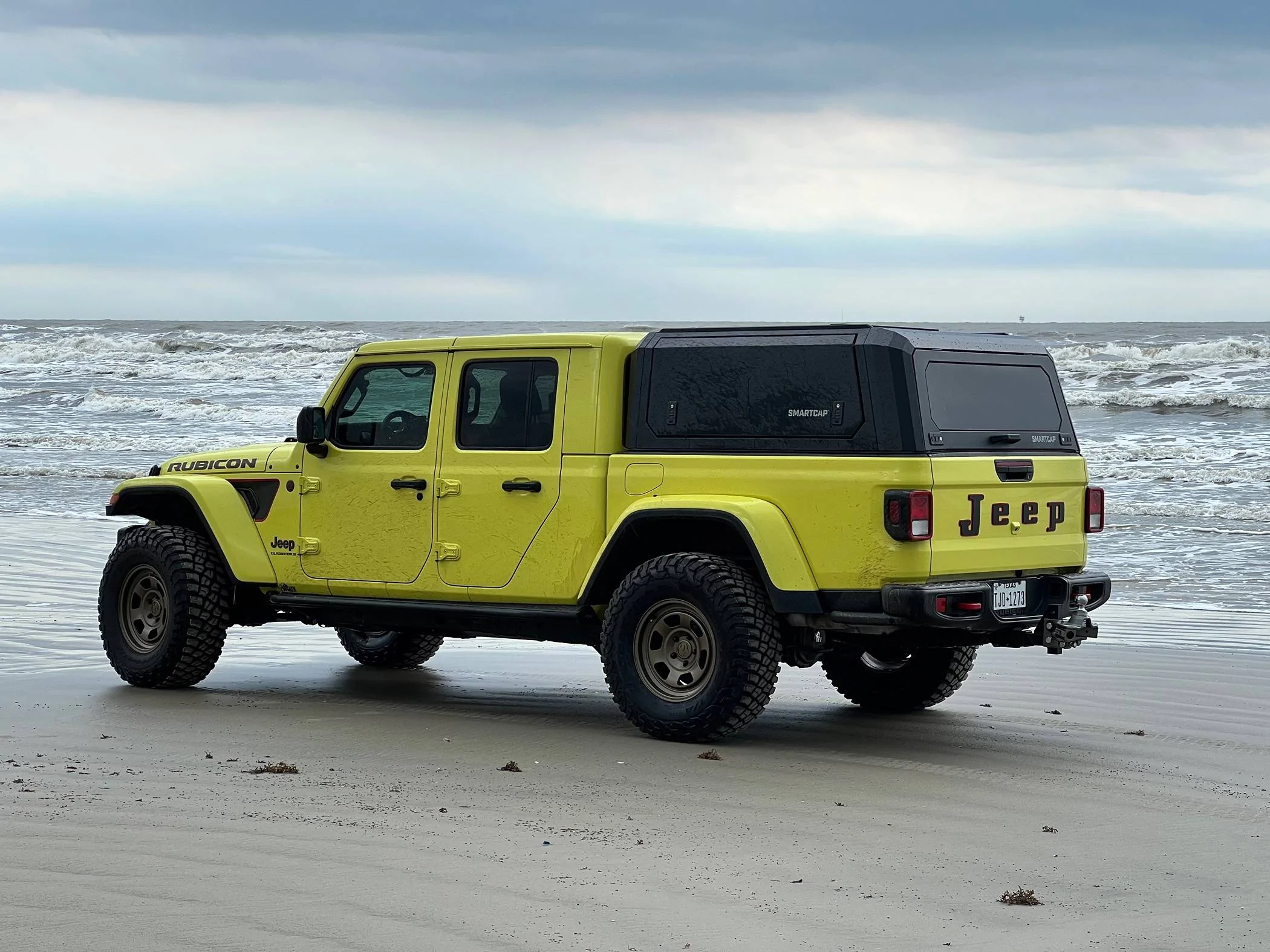 Jeep Gladiator HIGH VELOCITY YELLOW Gladiator JT Club 75FD3105-9EF8-4FFD-AC39-80EBC0920FFA
