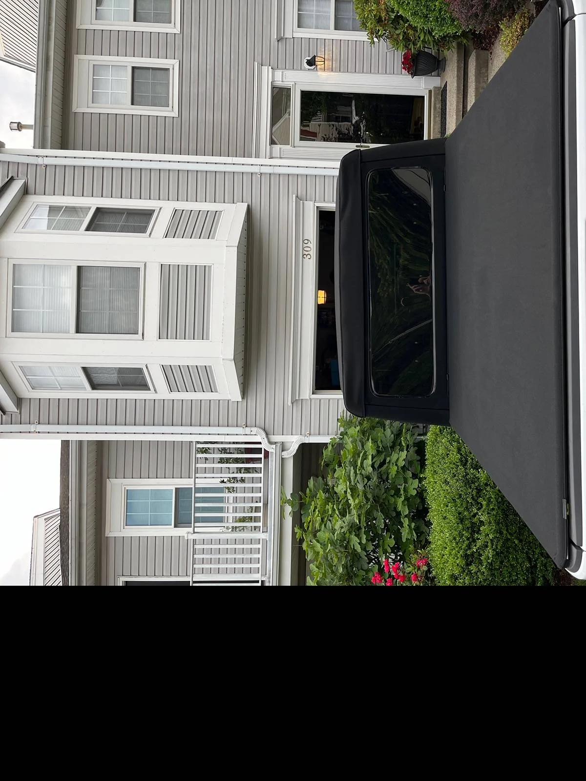 Jeep Gladiator Bestop EZ Fold soft Tri-fold tonneau cover - Black Twill 73C0580E-9D9B-4C8E-B852-F1003683C629