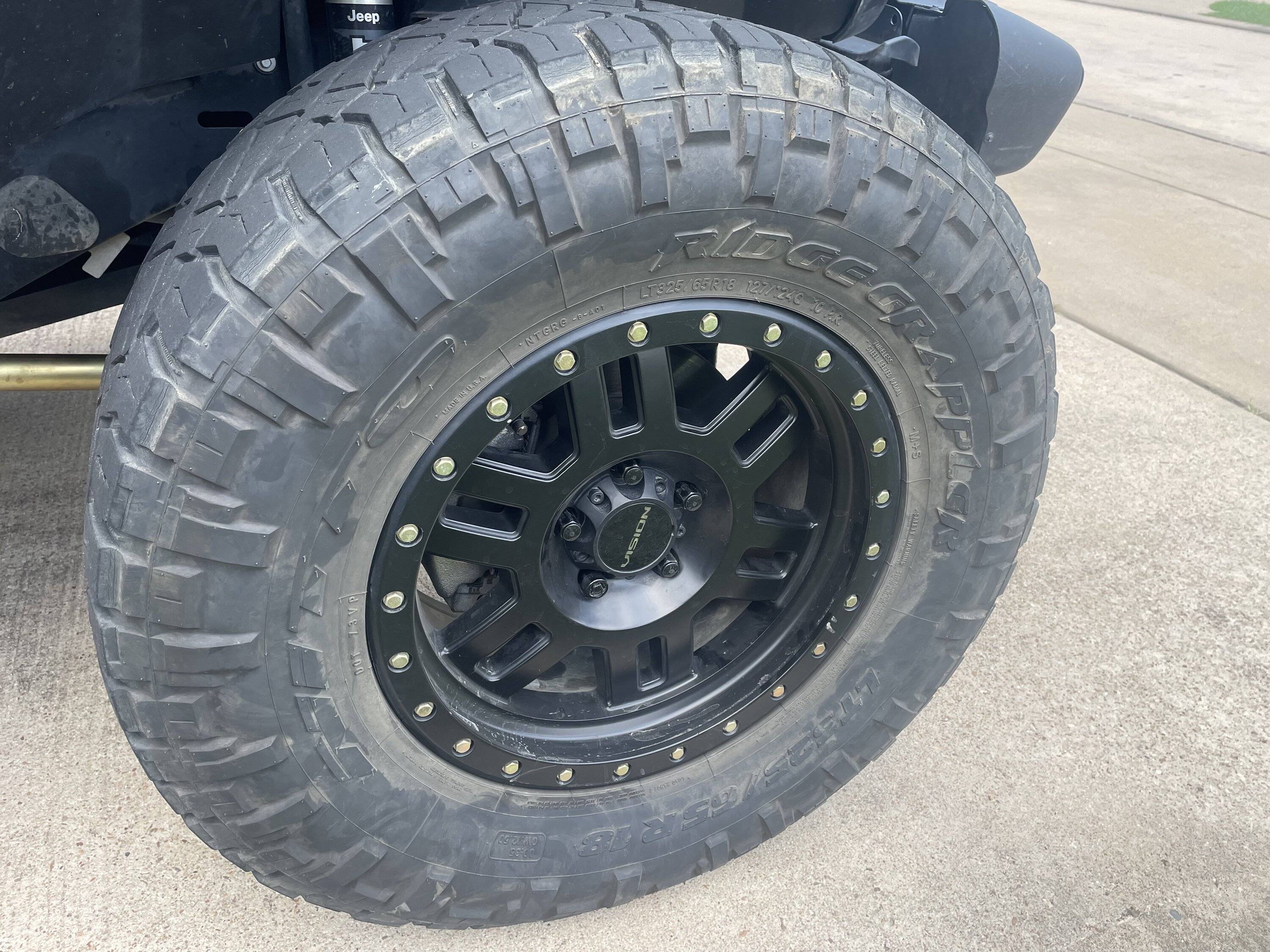 Jeep Gladiator (4) used Nitto Ridge Grapplers - 35 x 12.5 R18 IMG_1610