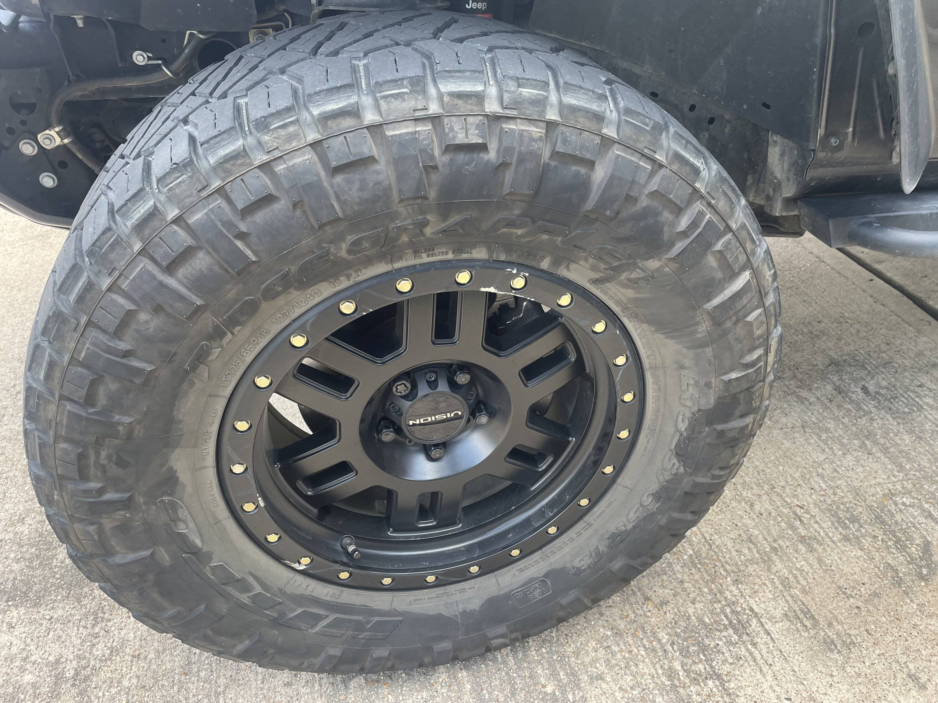 Jeep Gladiator (4) used Nitto Ridge Grapplers - 35 x 12.5 R18 IMG_1611