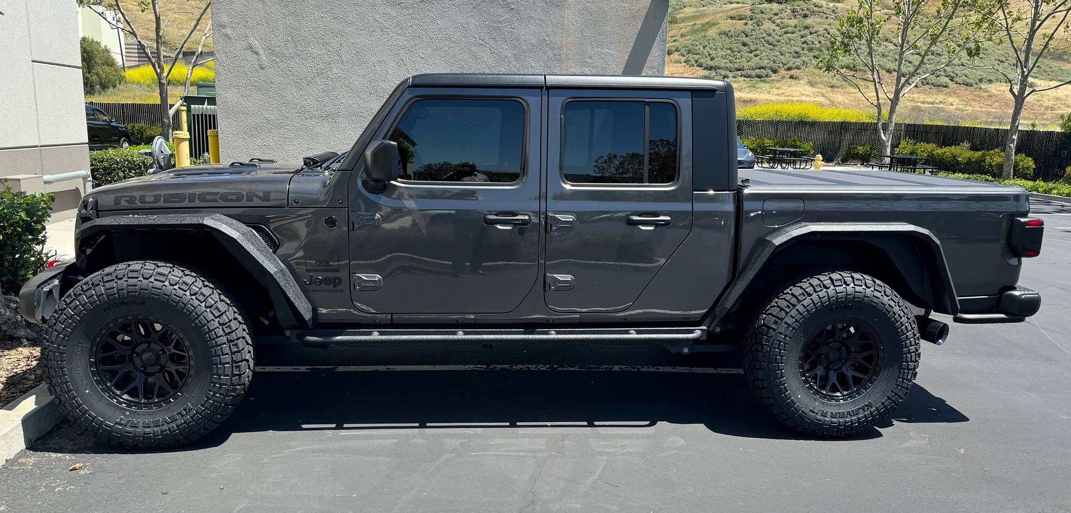 Jeep Gladiator Are higher fenders better than a lift to fit 37s? IMG_0232
