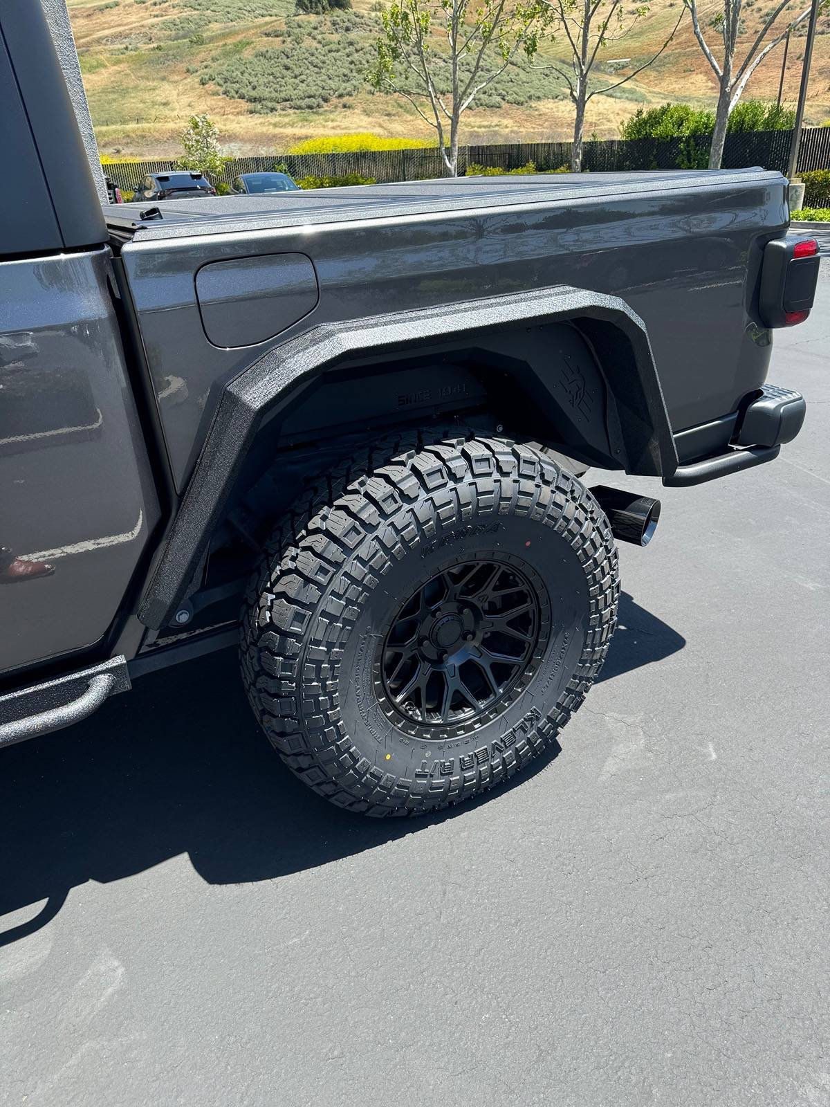 Jeep Gladiator Are higher fenders better than a lift to fit 37s? IMG_0234