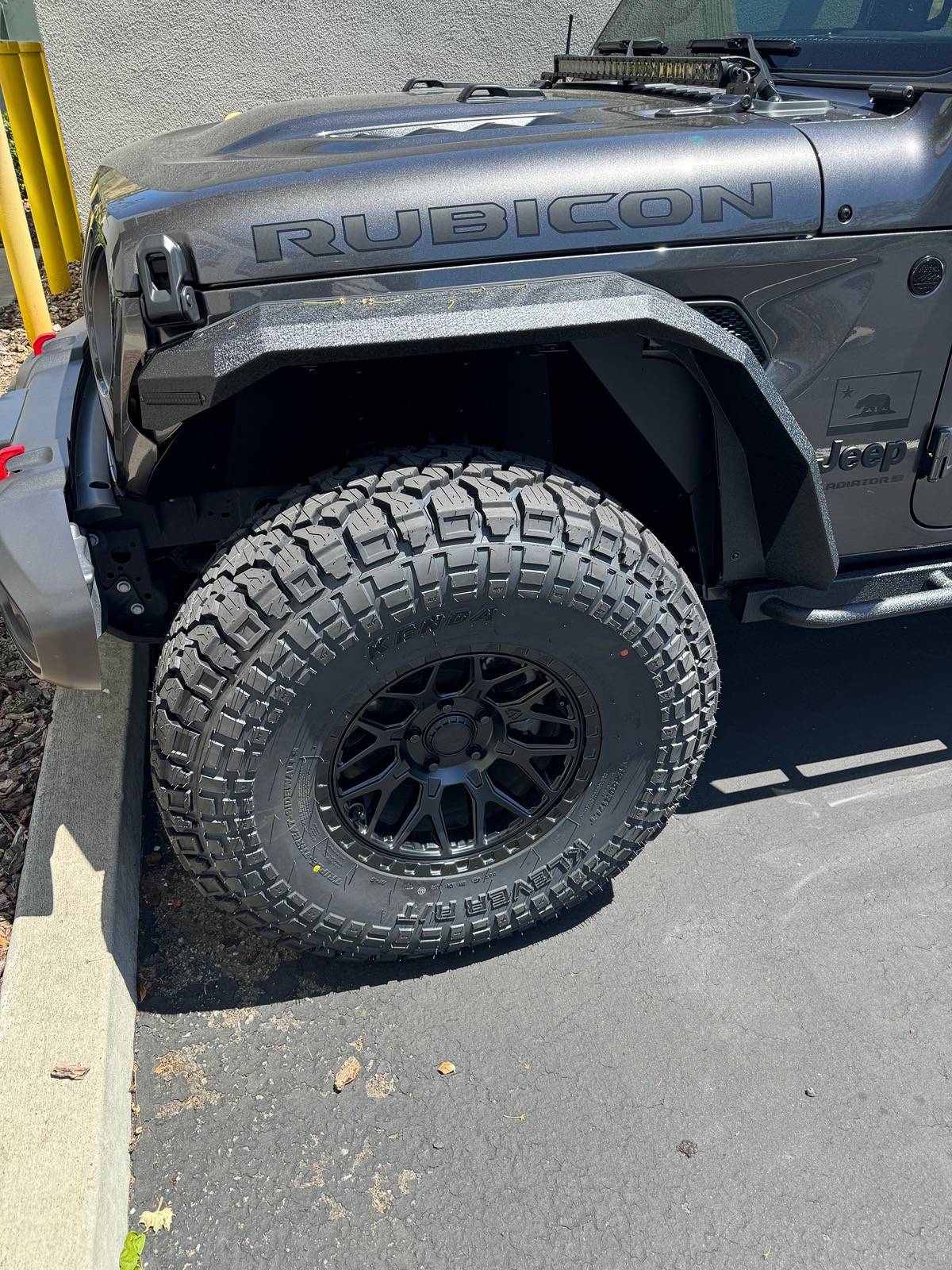 Jeep Gladiator Are higher fenders better than a lift to fit 37s? IMG_0233