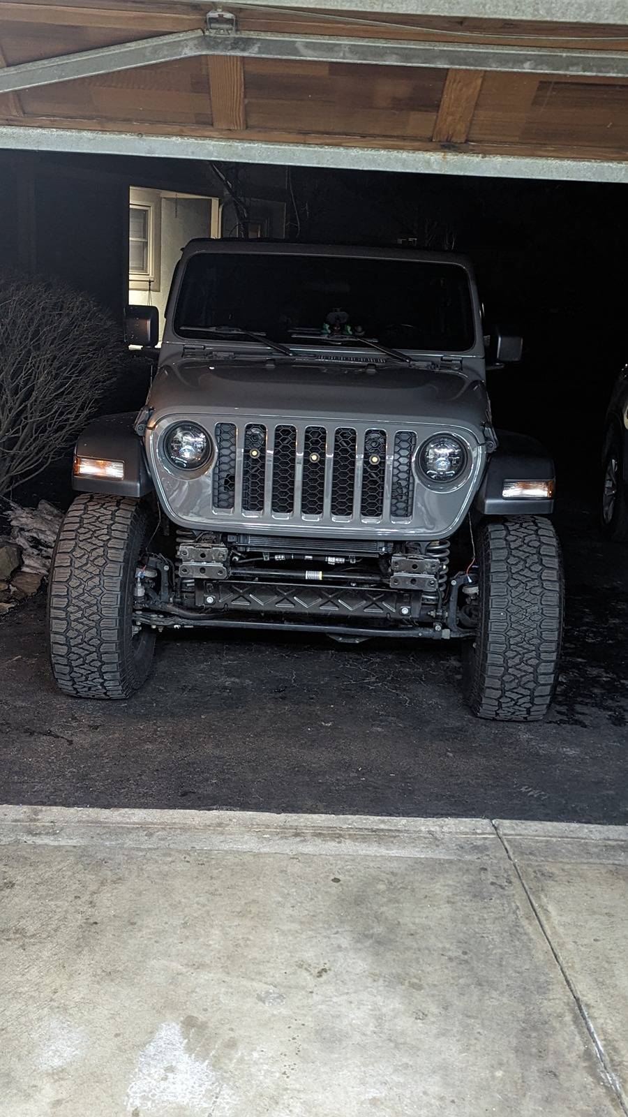 Jeep Gladiator 2020 Sport fenders and inner liners $300 obo PXL_20240221_025348493