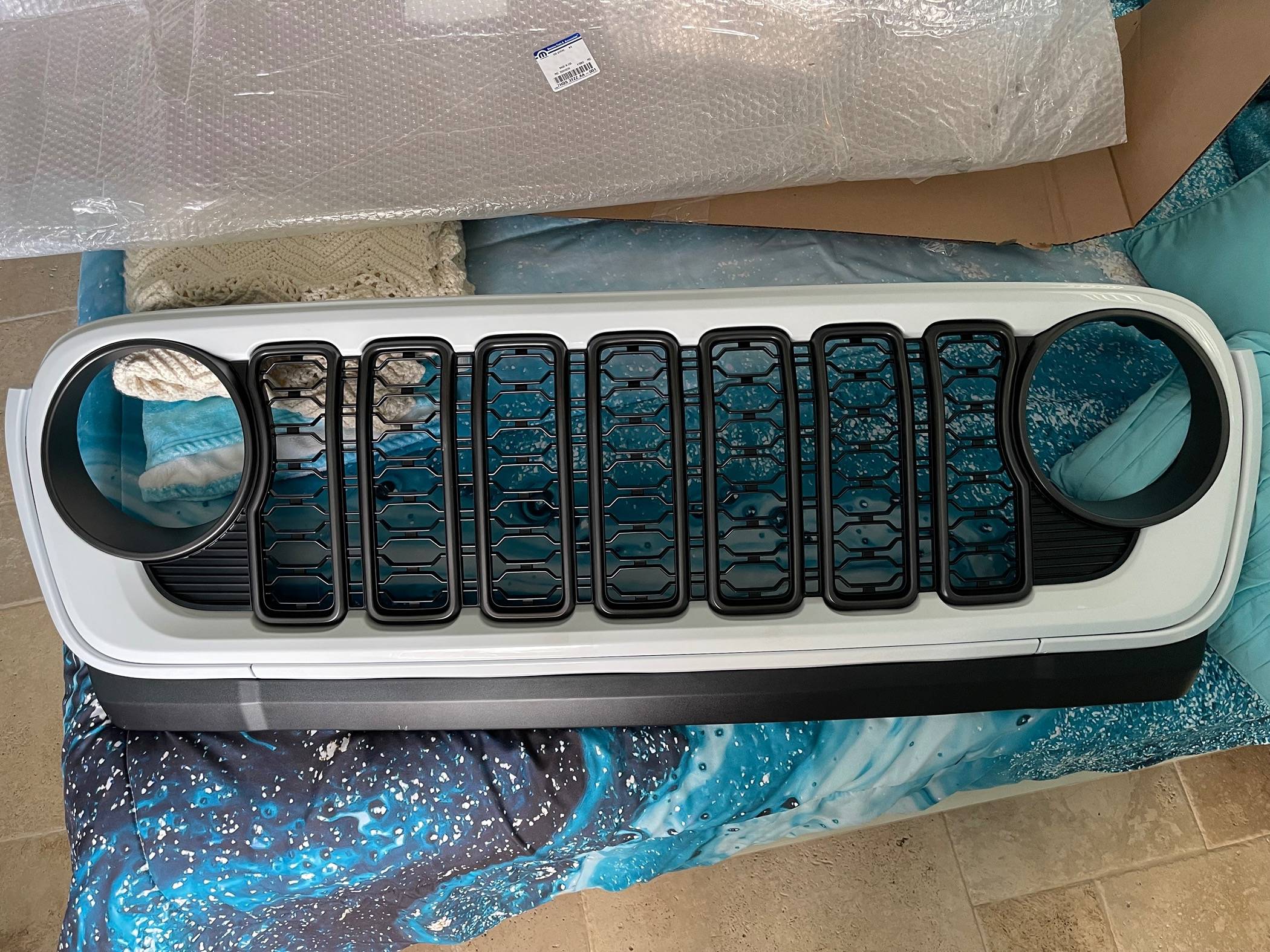 Jeep Gladiator 2024 JL/JT Grille Painted by Distiction Applied IMG_0347
