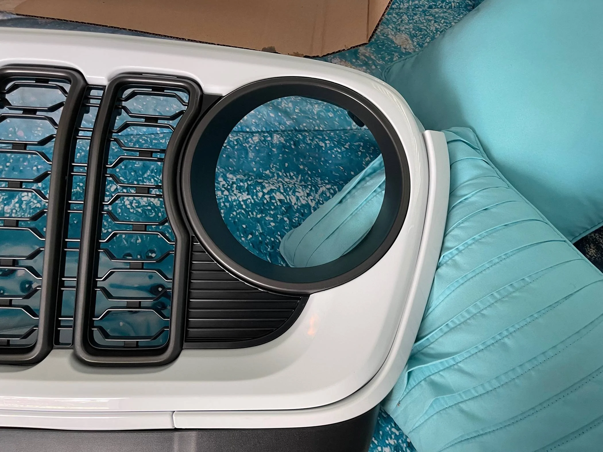 Jeep Gladiator 2024 JL/JT Grille Painted by Distiction Applied IMG_0352