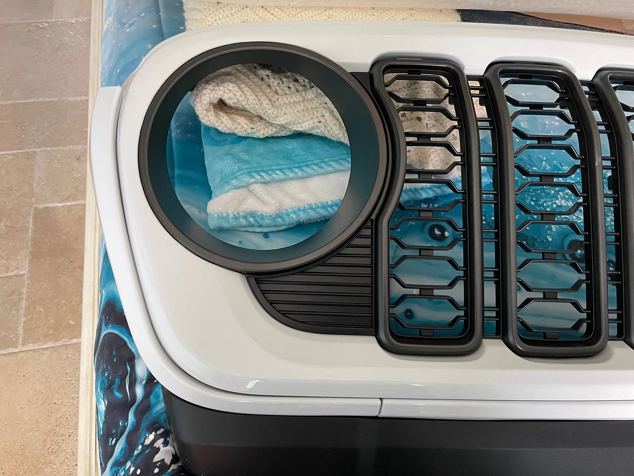 Jeep Gladiator 2024 JL/JT Grille Painted by Distiction Applied IMG_0350
