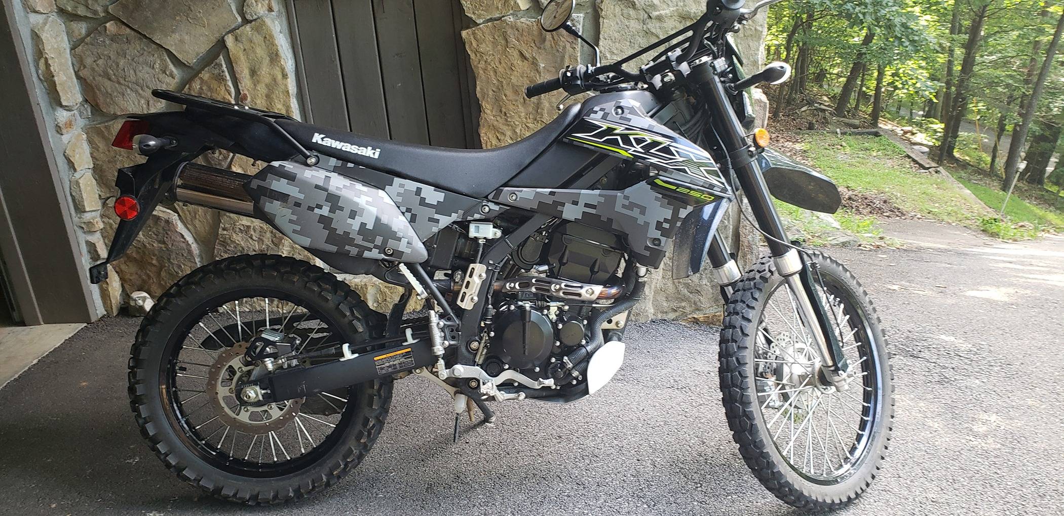 Jeep Gladiator FS 2019 Kawasaki KLX250S dualsport motorcycle 1,600miles $4200 20240617_103157