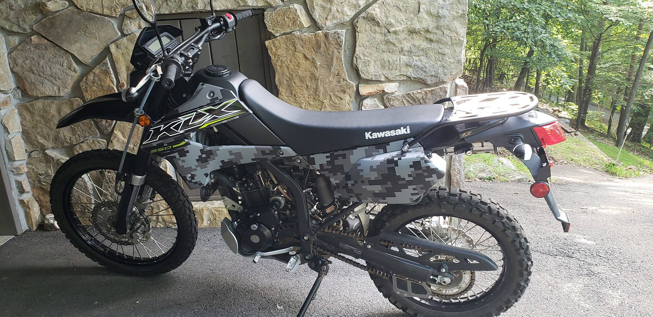 Jeep Gladiator FS 2019 Kawasaki KLX250S dualsport motorcycle 1,600miles $4200 20240617_103334