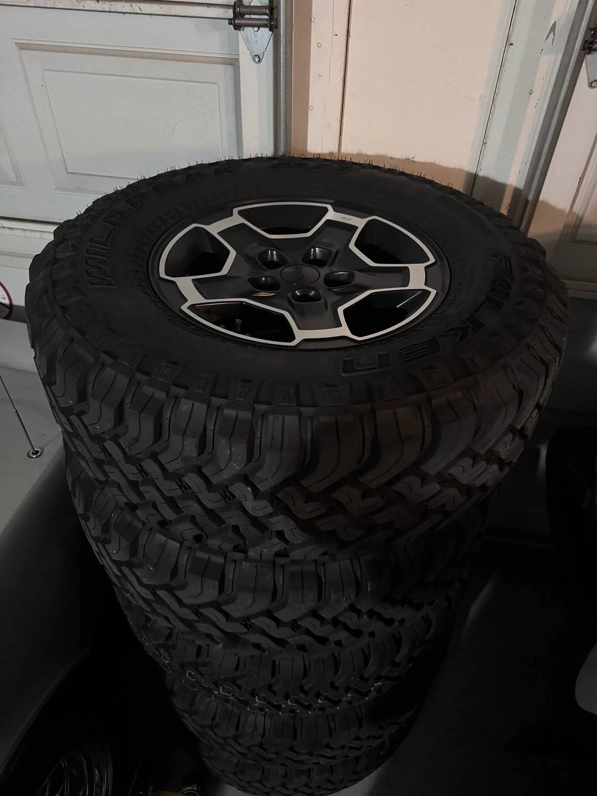 Jeep Gladiator 2023 Far Out Rubicon or Mojave Wheels with Falken MT01 IMG_9048