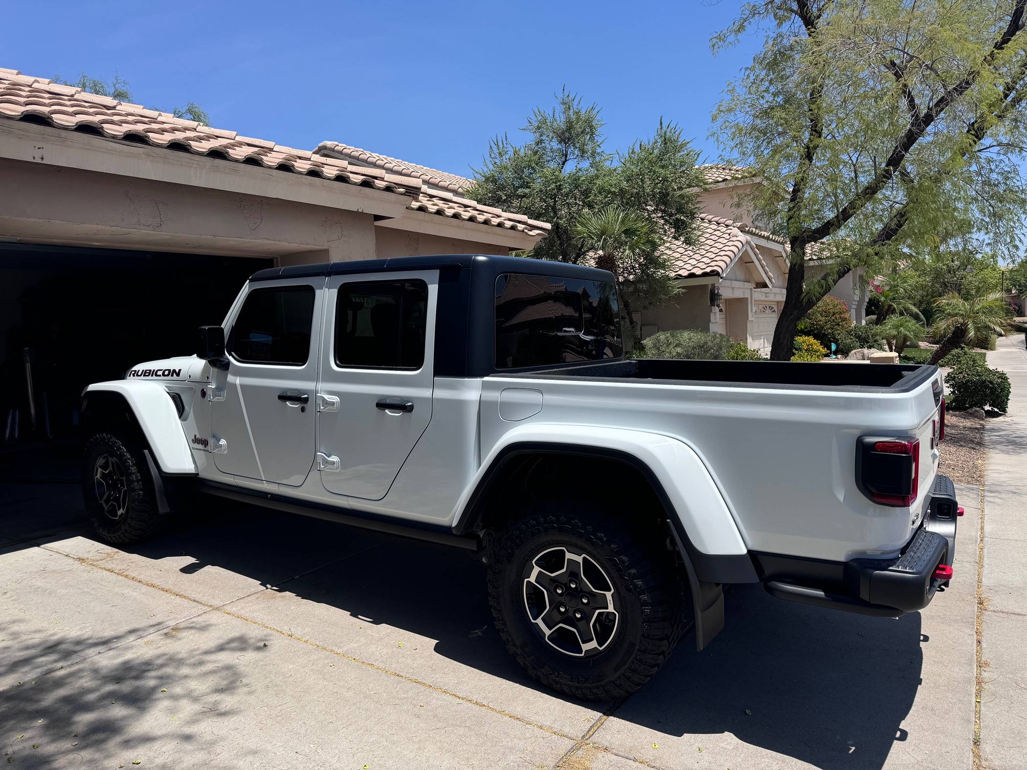 Jeep Gladiator 2023 Far Out Rubicon or Mojave Wheels with Falken MT01 IMG_8839
