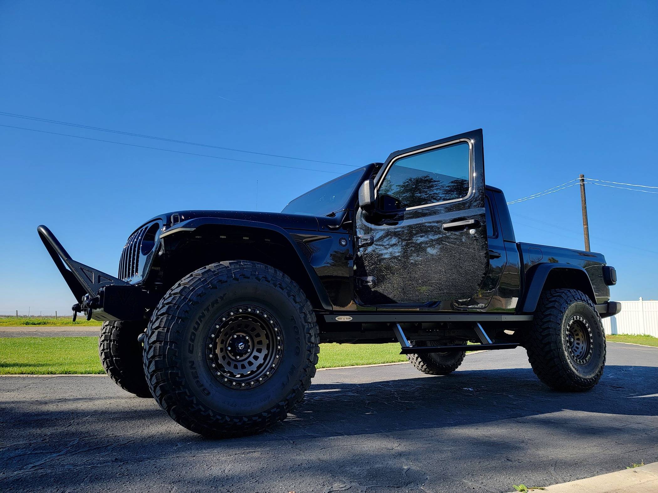 Jeep Gladiator Rockslide Engineering Gen 2 Power Steps 5e400d14-4f21-492b-ae72-f0e26294da05-1_all_3990