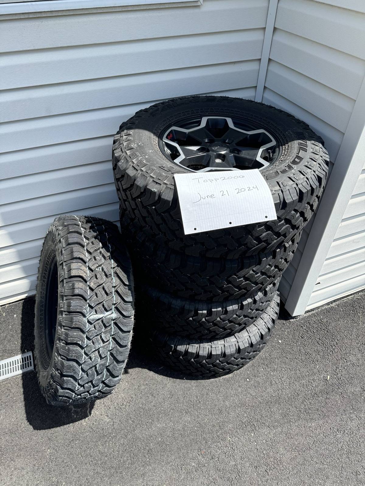 Jeep Gladiator For Sale: Full set of Rubicon 4 Tires LT285/70R17 M/T and wheel set w/TPMS uninstalled and Spare Tire/Wheel thumbnail_IMG_5539