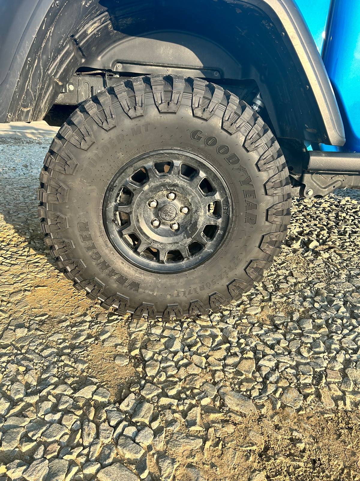 Jeep Gladiator Hydro Blue JTR 6spd Build Thread IMG_0084