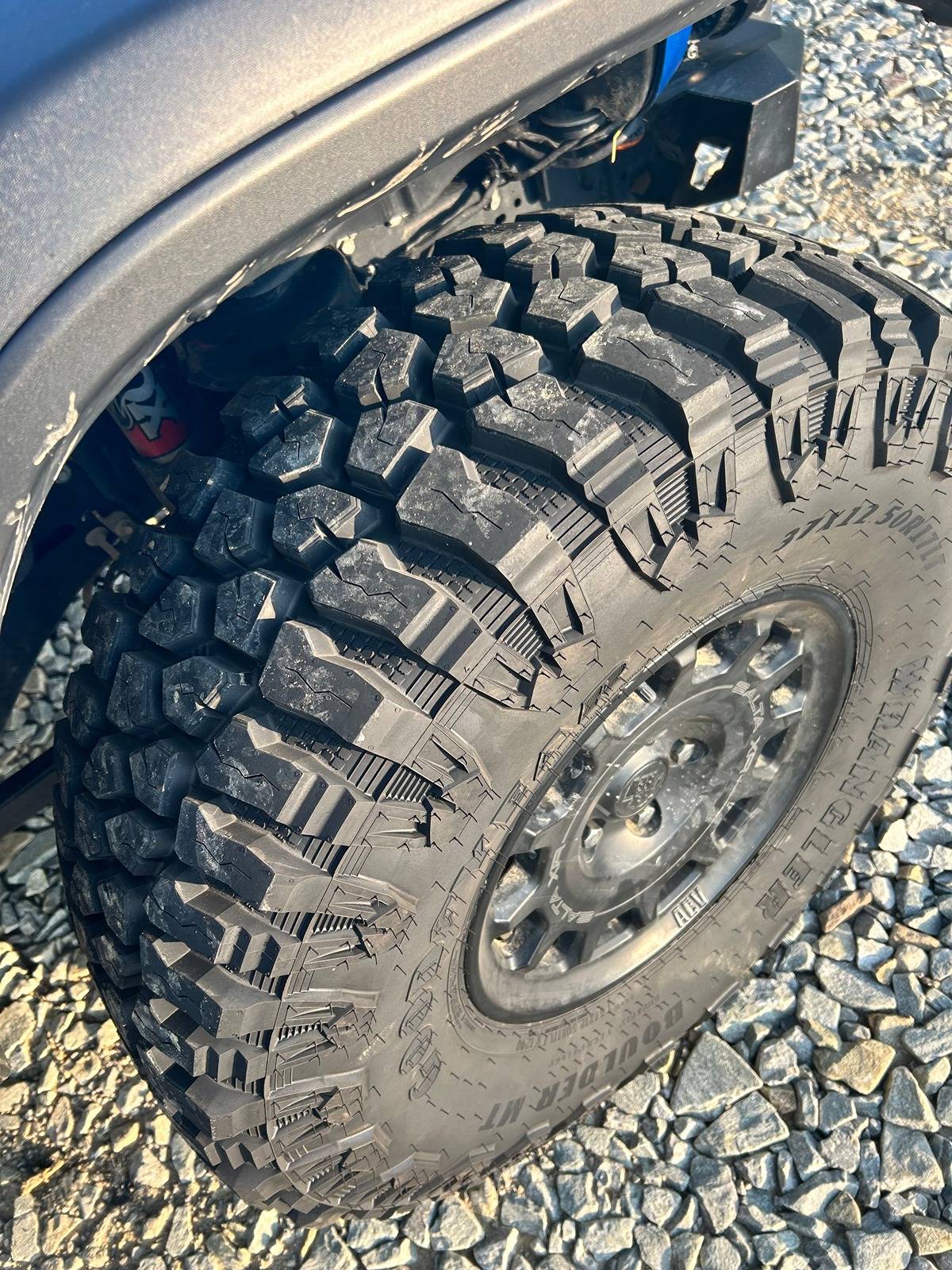 Jeep Gladiator Hydro Blue JTR 6spd Build Thread IMG_0085