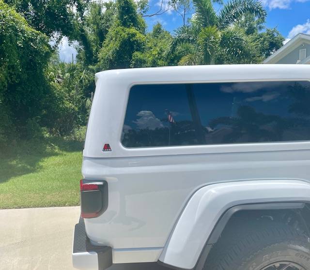 Jeep Gladiator ARE and LEER fiberglas canopies Leer 2