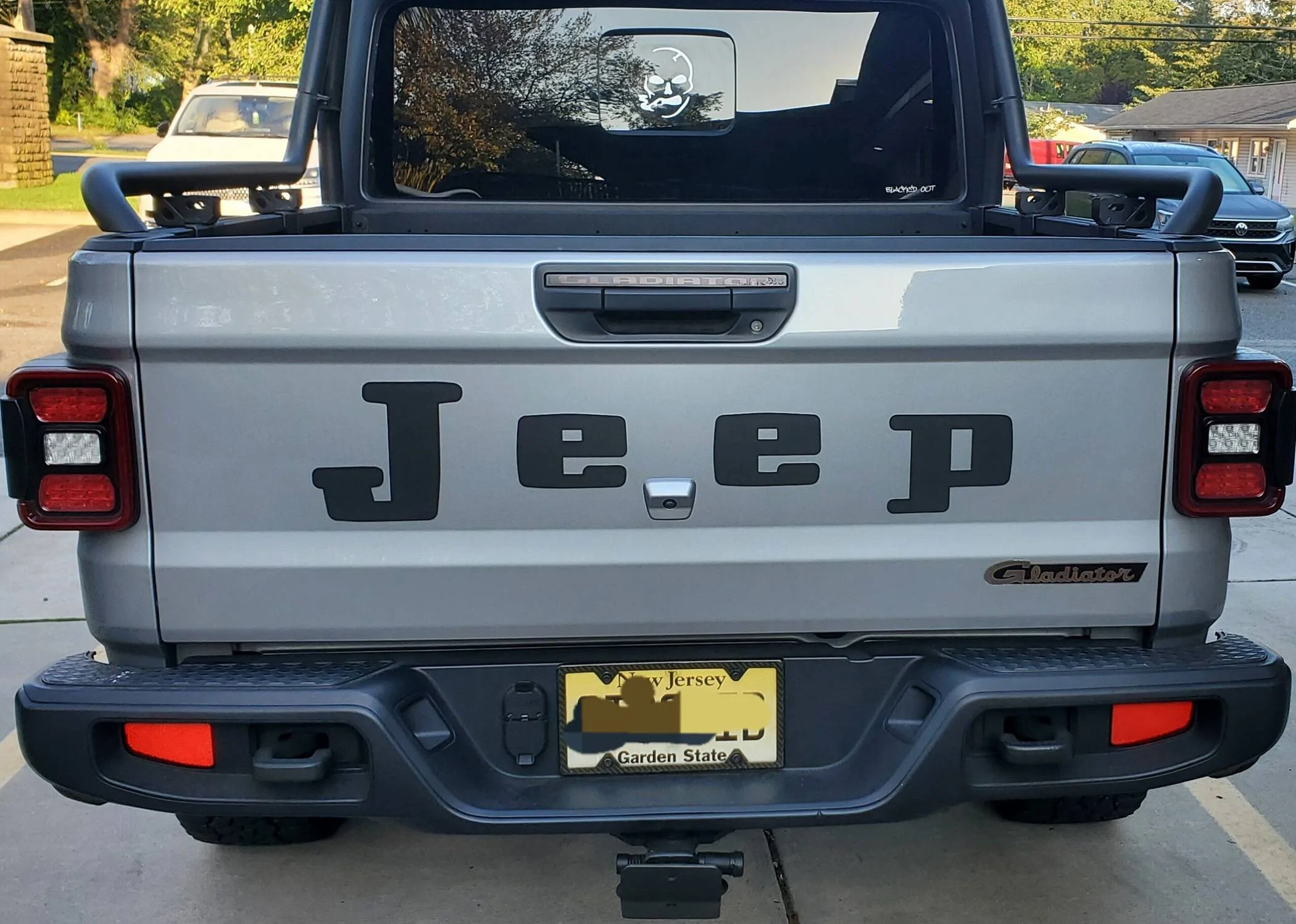 Jeep Gladiator Took "Jeep" Letters Off Tailgate Jeep TG logo