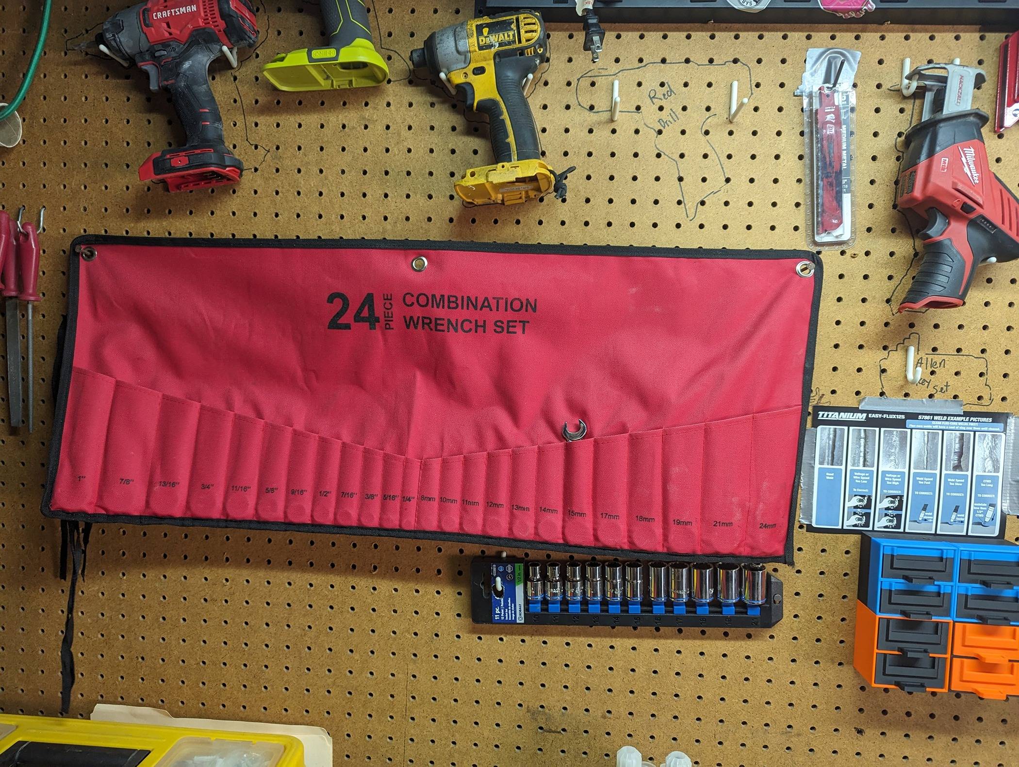 Jeep Gladiator What did you 3D print today? B - Wrench (spanner) holder, pegboard mount (2)