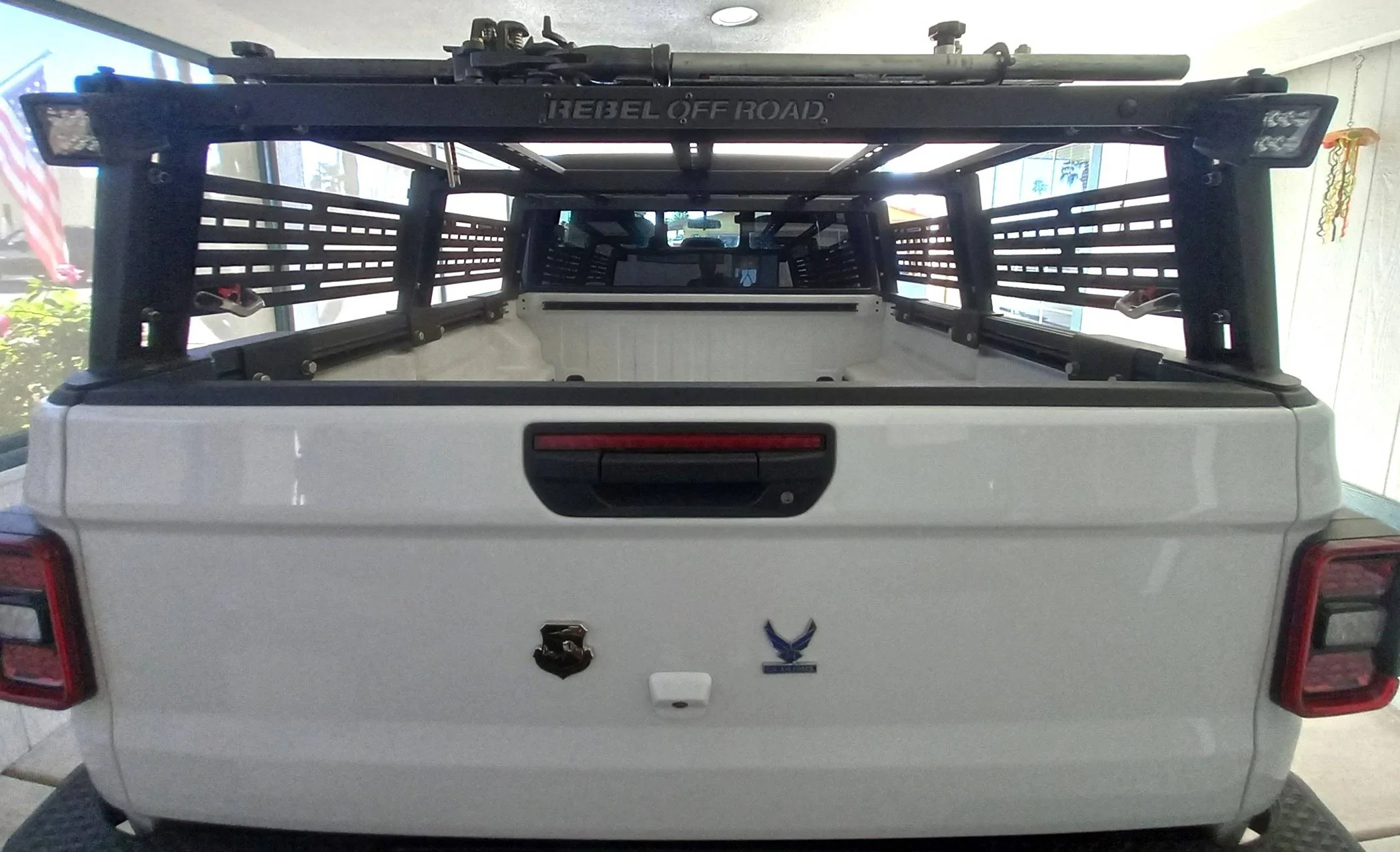 Jeep Gladiator Took "Jeep" Letters Off Tailgate 20231206_115039